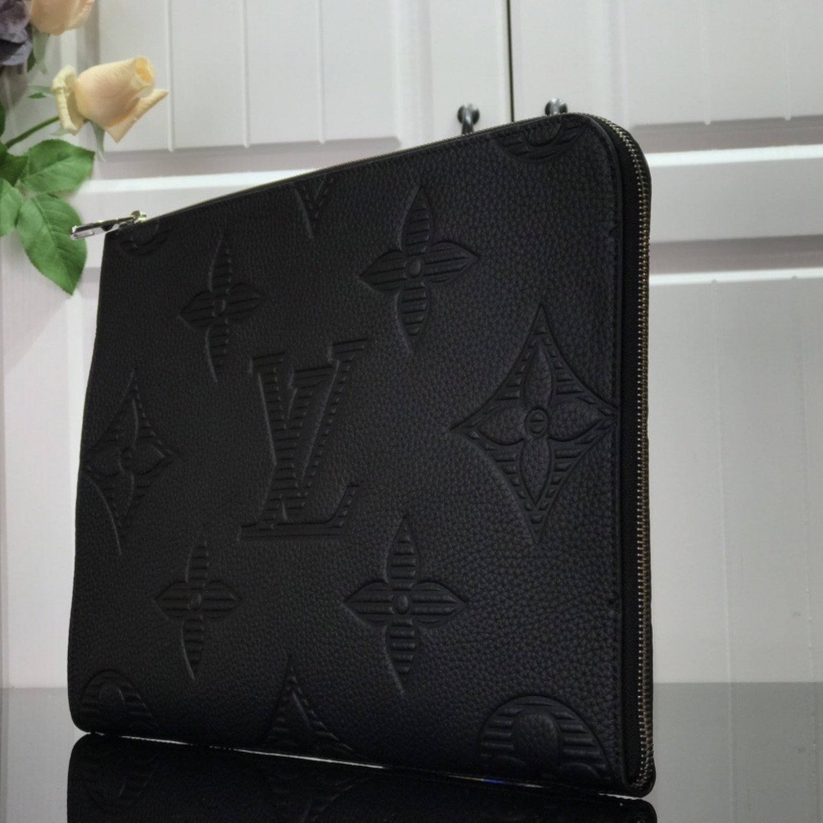 LV POCHETTE JOUR GM M80044H
