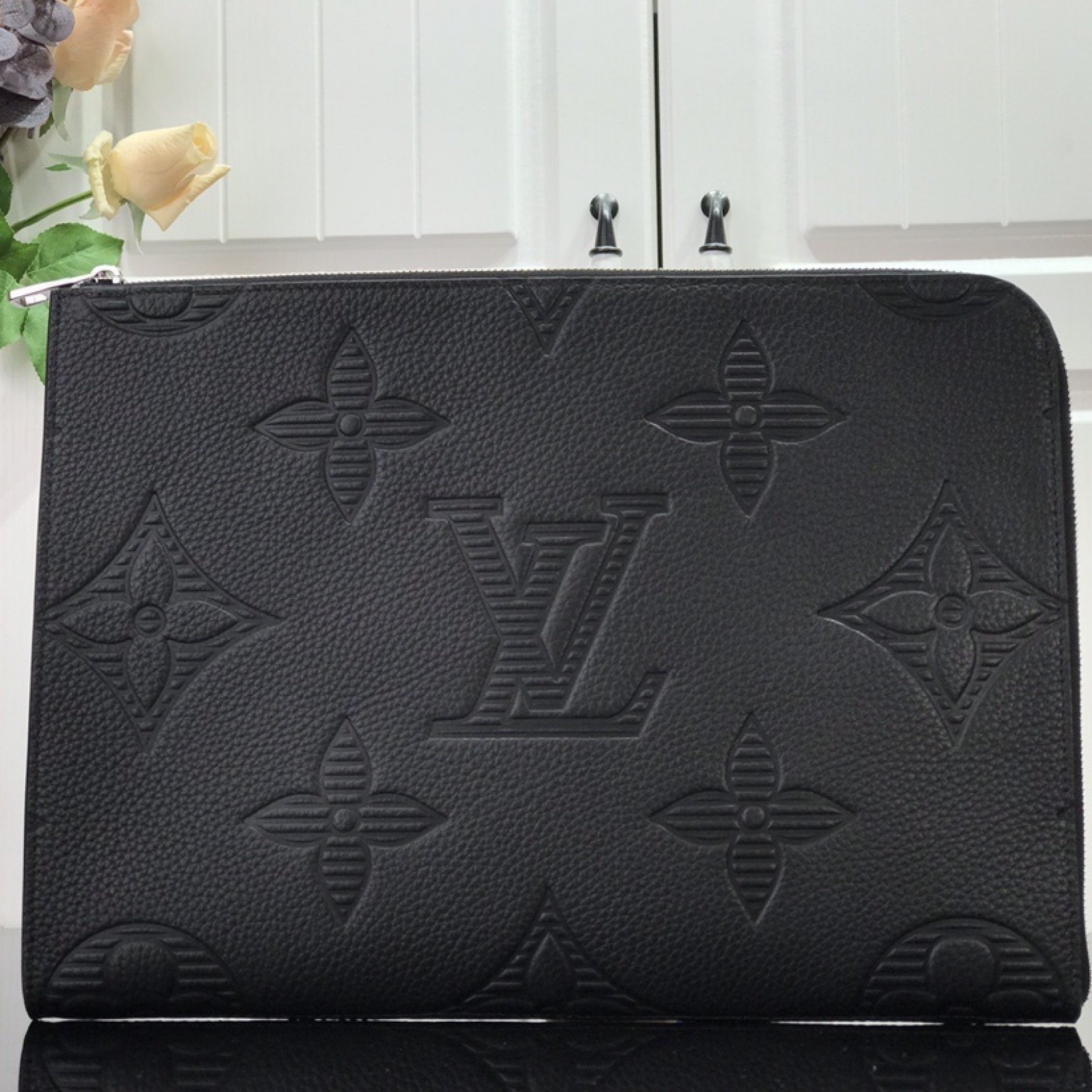 LV POCHETTE JOUR GM M80044H