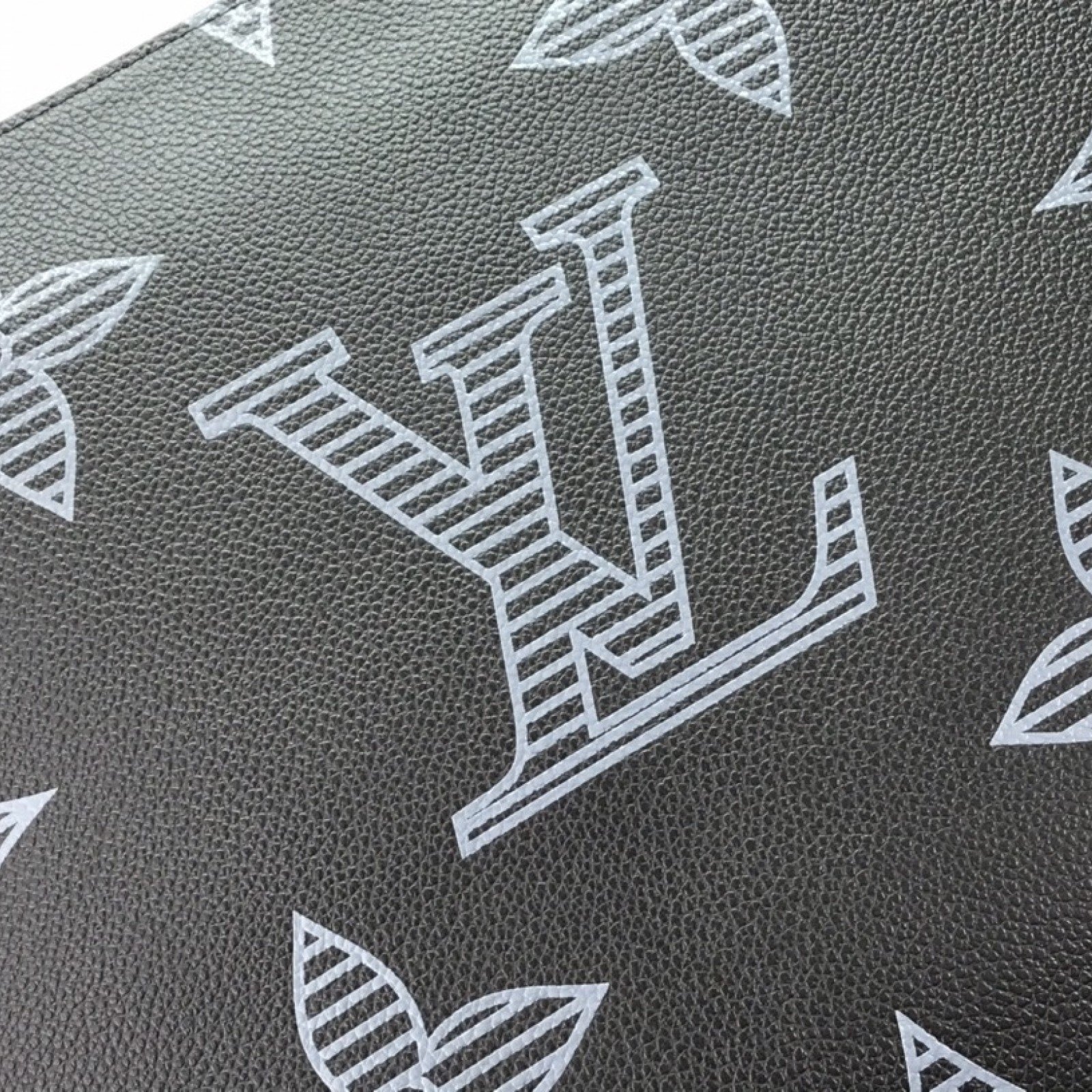 LV POCHETTE JOUR M80044
