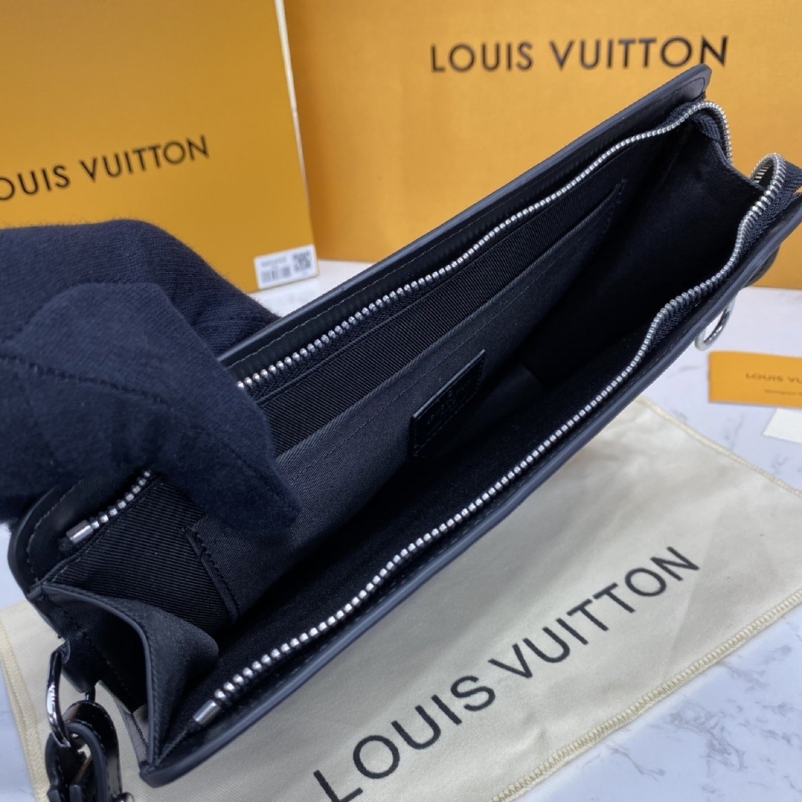 LV POCHETTE M60450