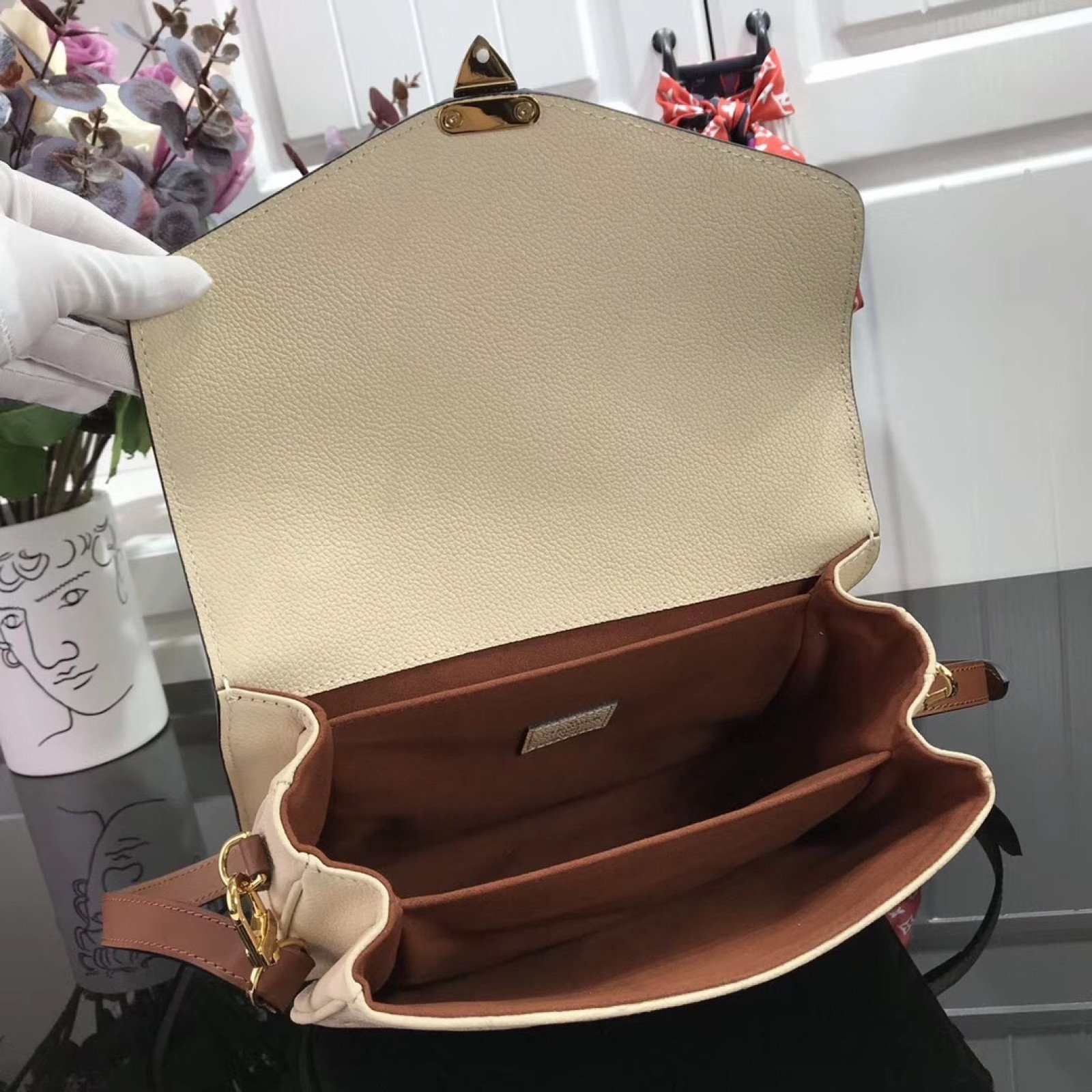LV POCHETTE METIS M43942