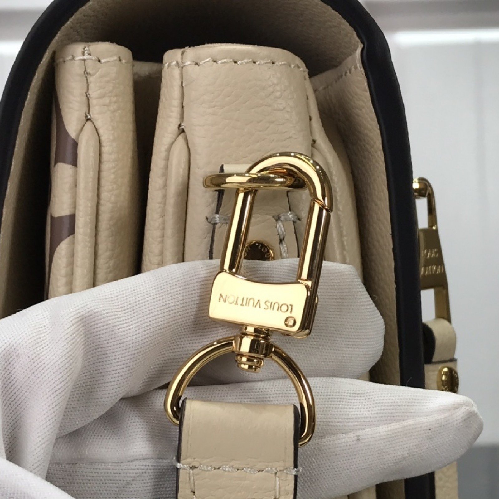 LV POCHETTE METIS M45596