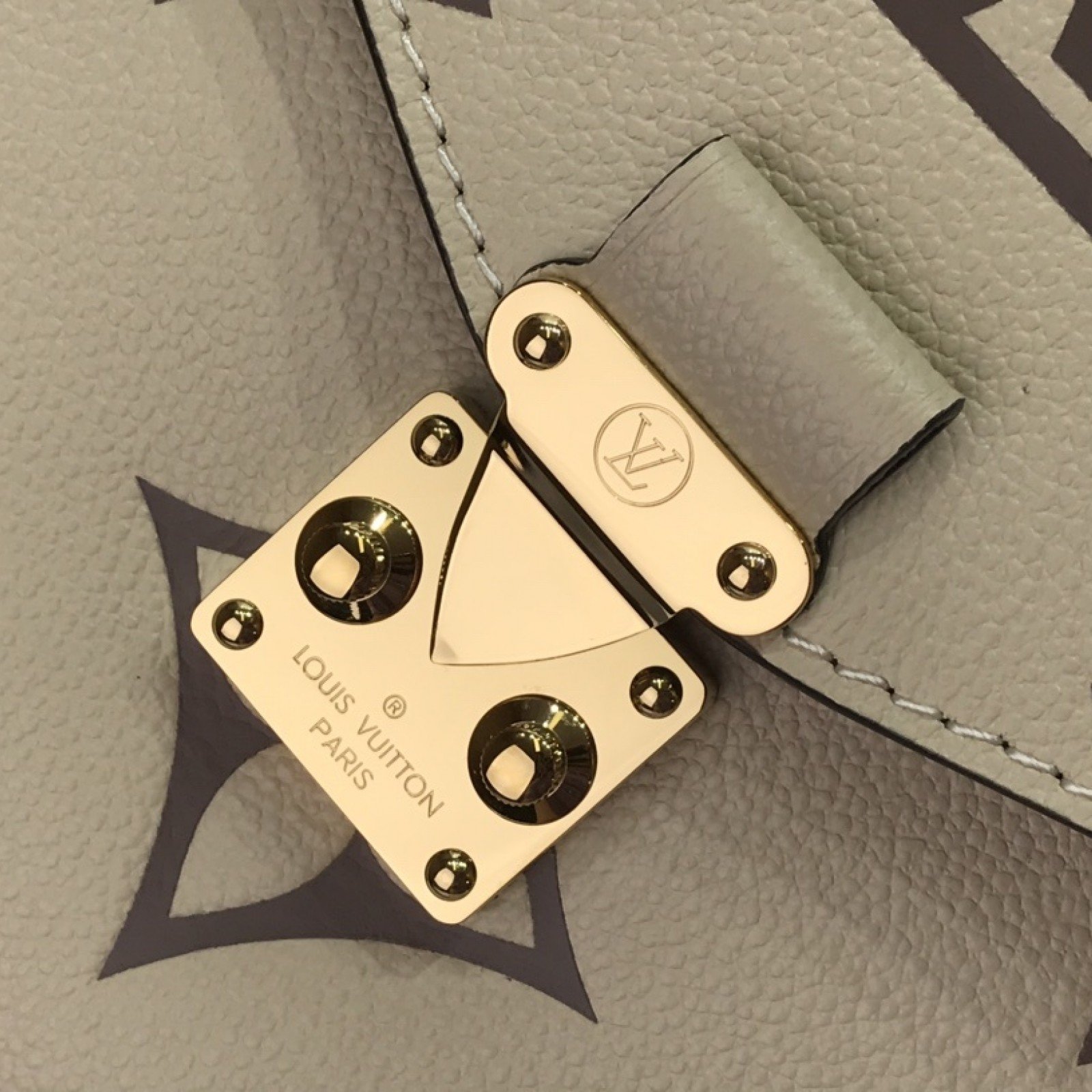 LV POCHETTE METIS M45596