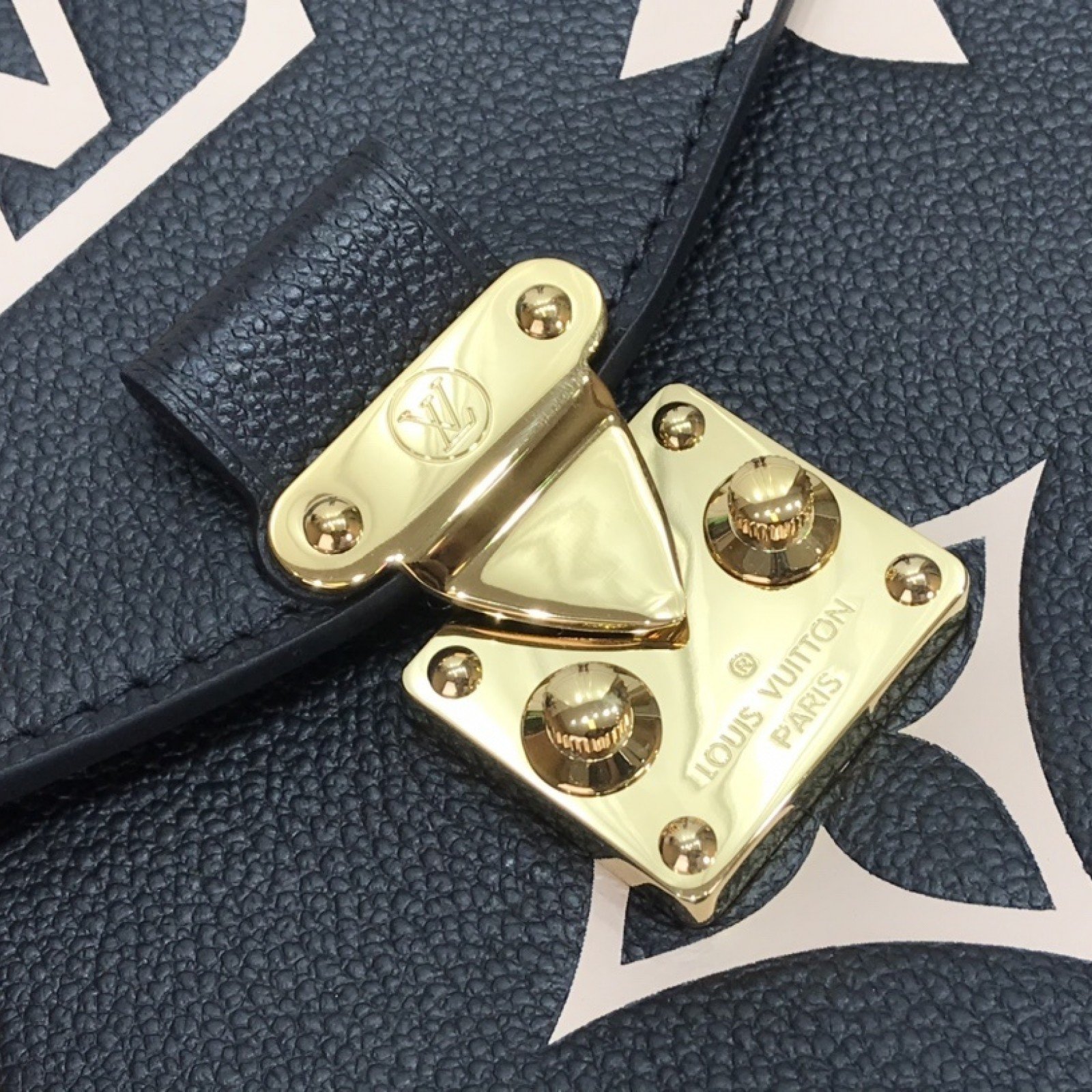 LV POCHETTE METIS M45596