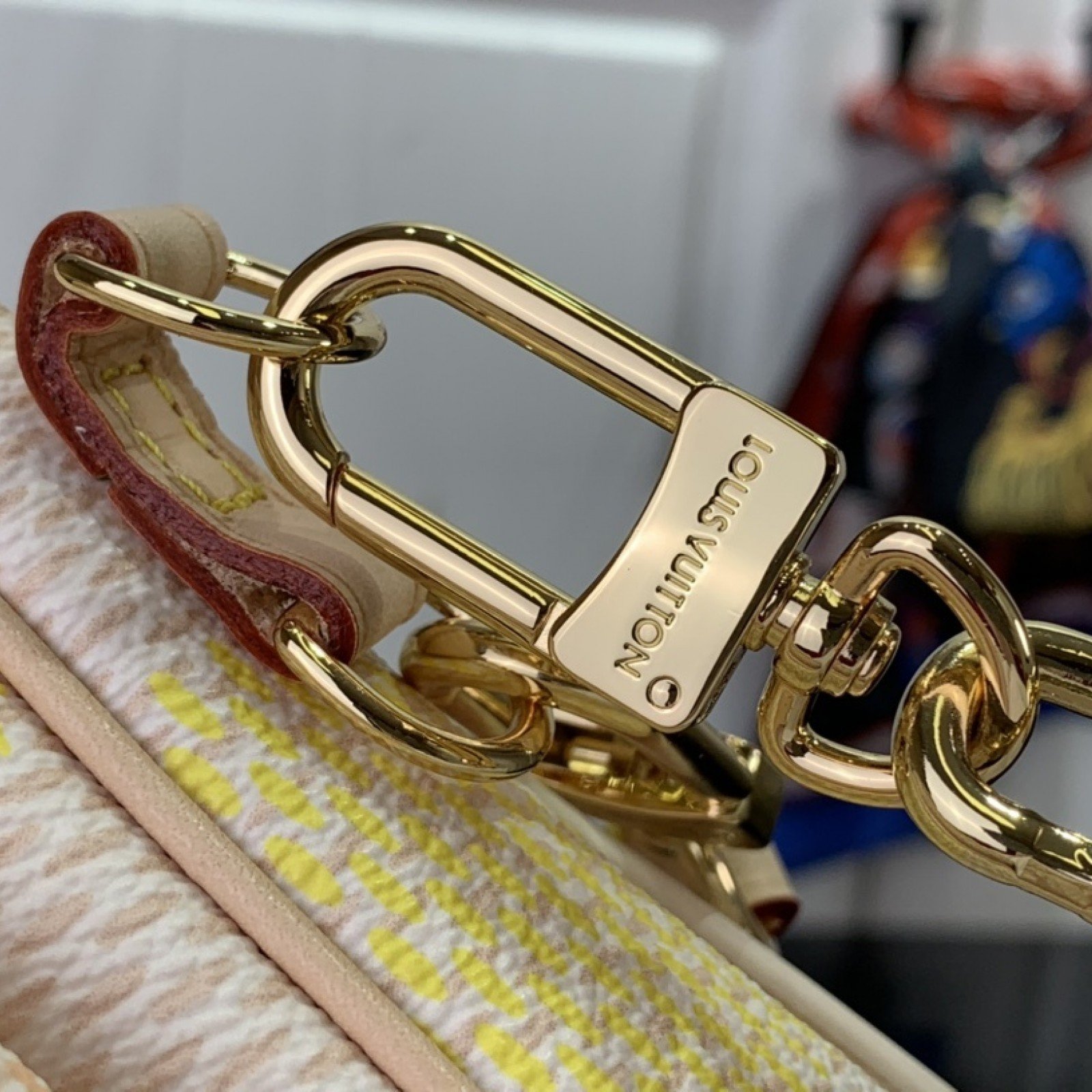 LV POCHETTE MÉTIS EAST WEST n40749