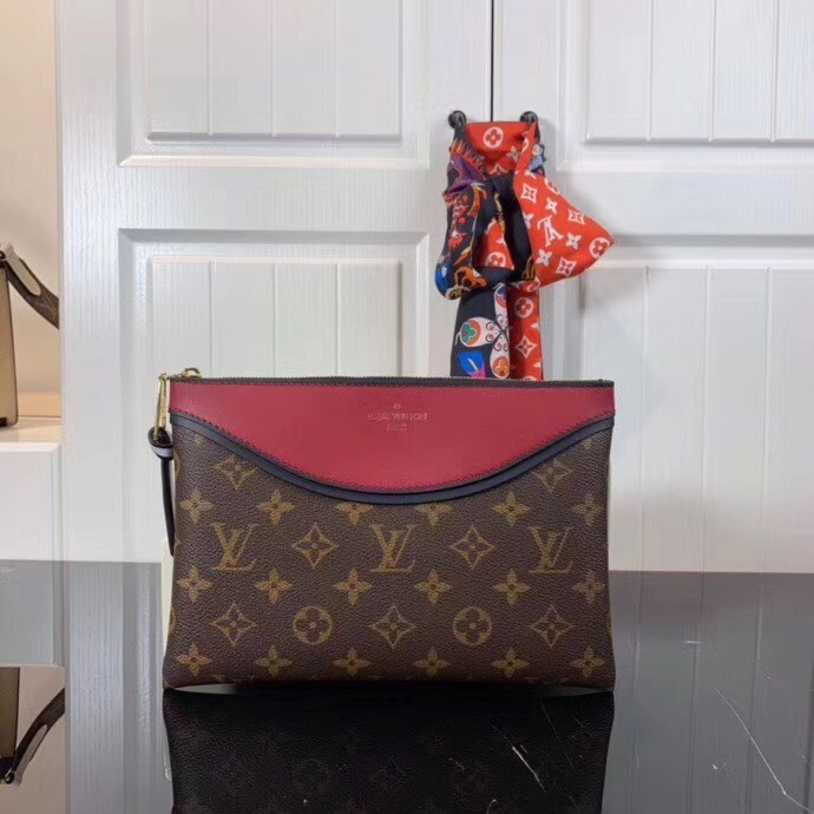 LV POCHETTE TUILERIES  M63903
