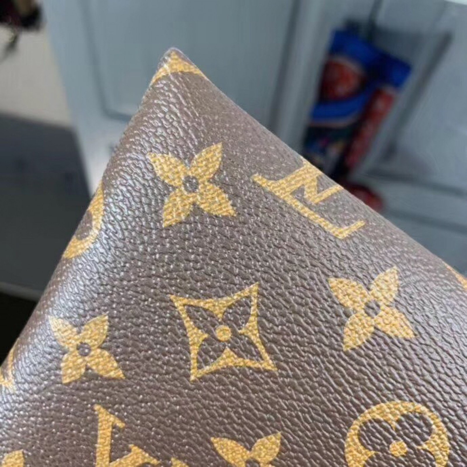 LV POCHETTE TUILERIES  M63903