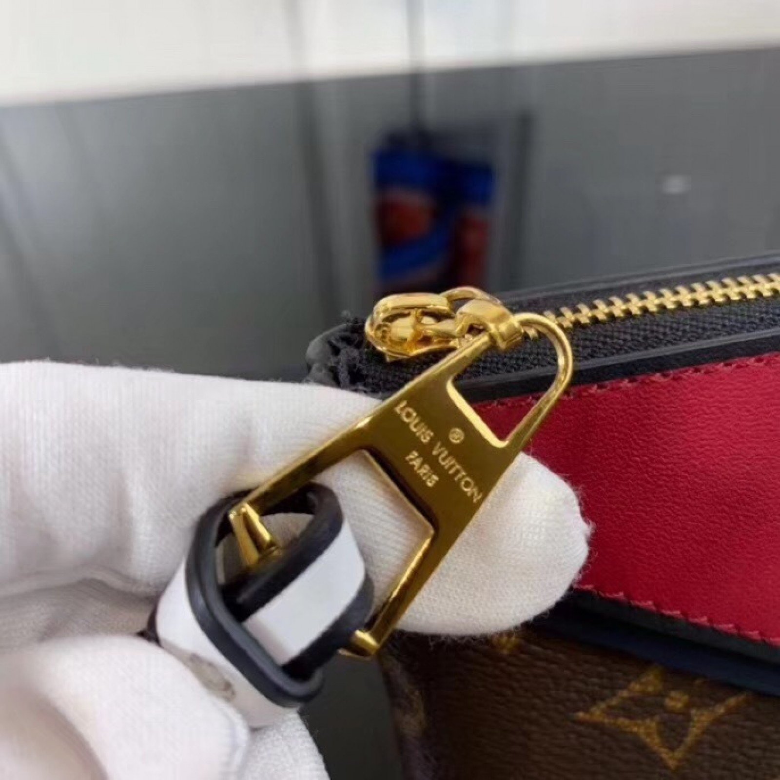 LV POCHETTE TUILERIES  M63903