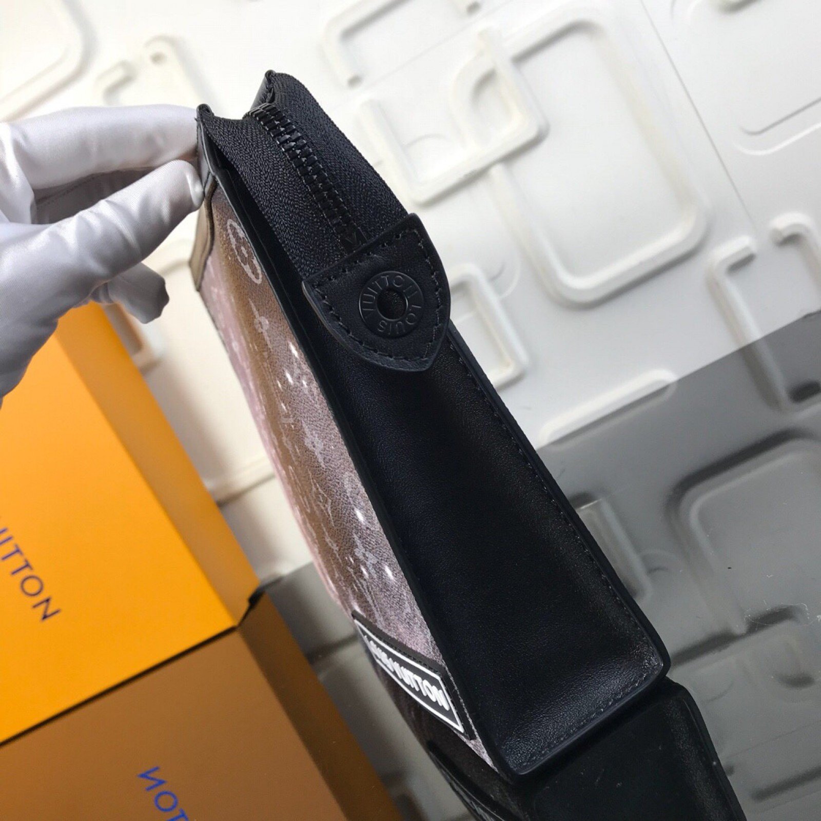 LV POCHETTE VOYAGE Bag M44448