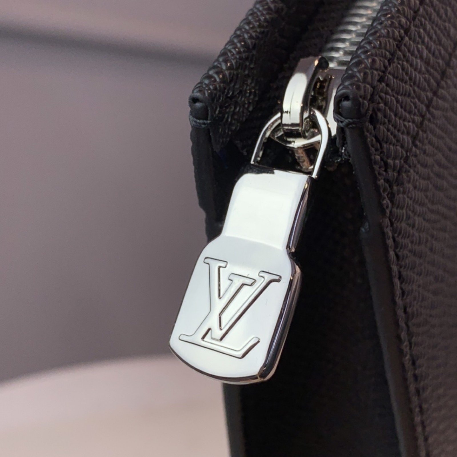 LV POCHETTE VOYAGE M30450