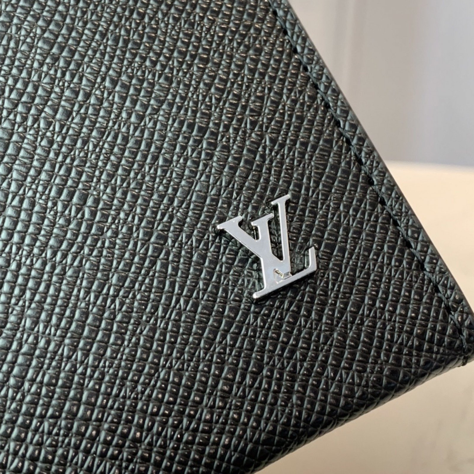 LV POCHETTE VOYAGE M30450