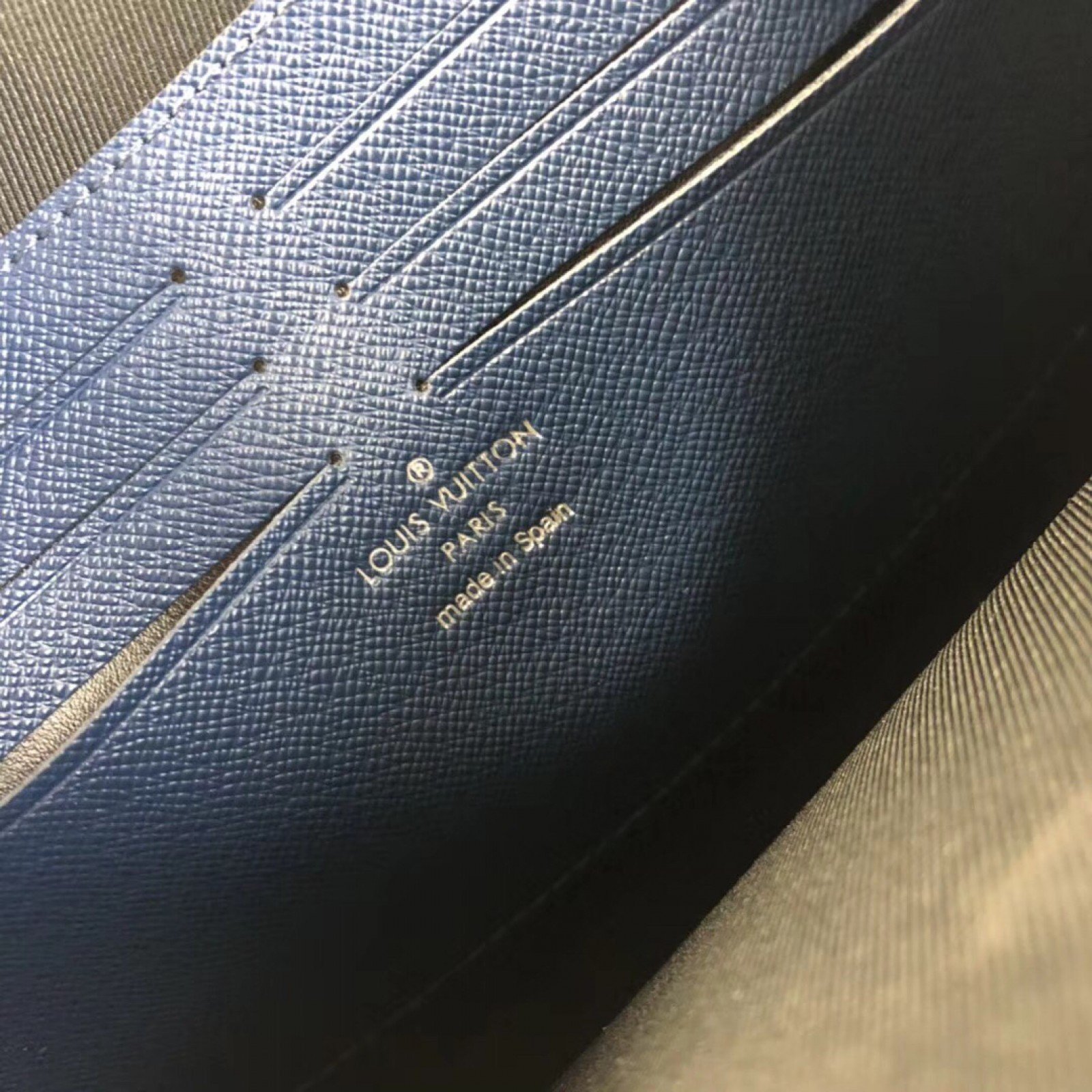 LV POCHETTE VOYAGE M30577