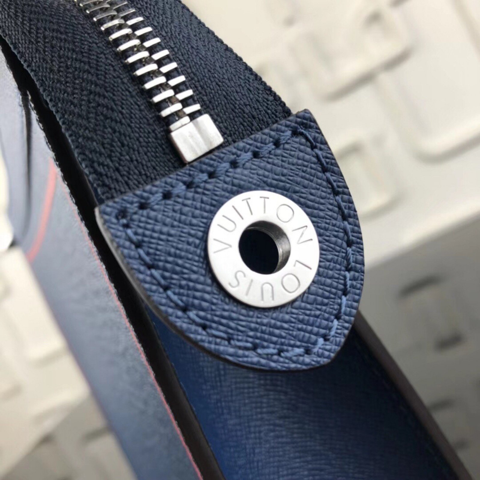 LV POCHETTE VOYAGE M30577