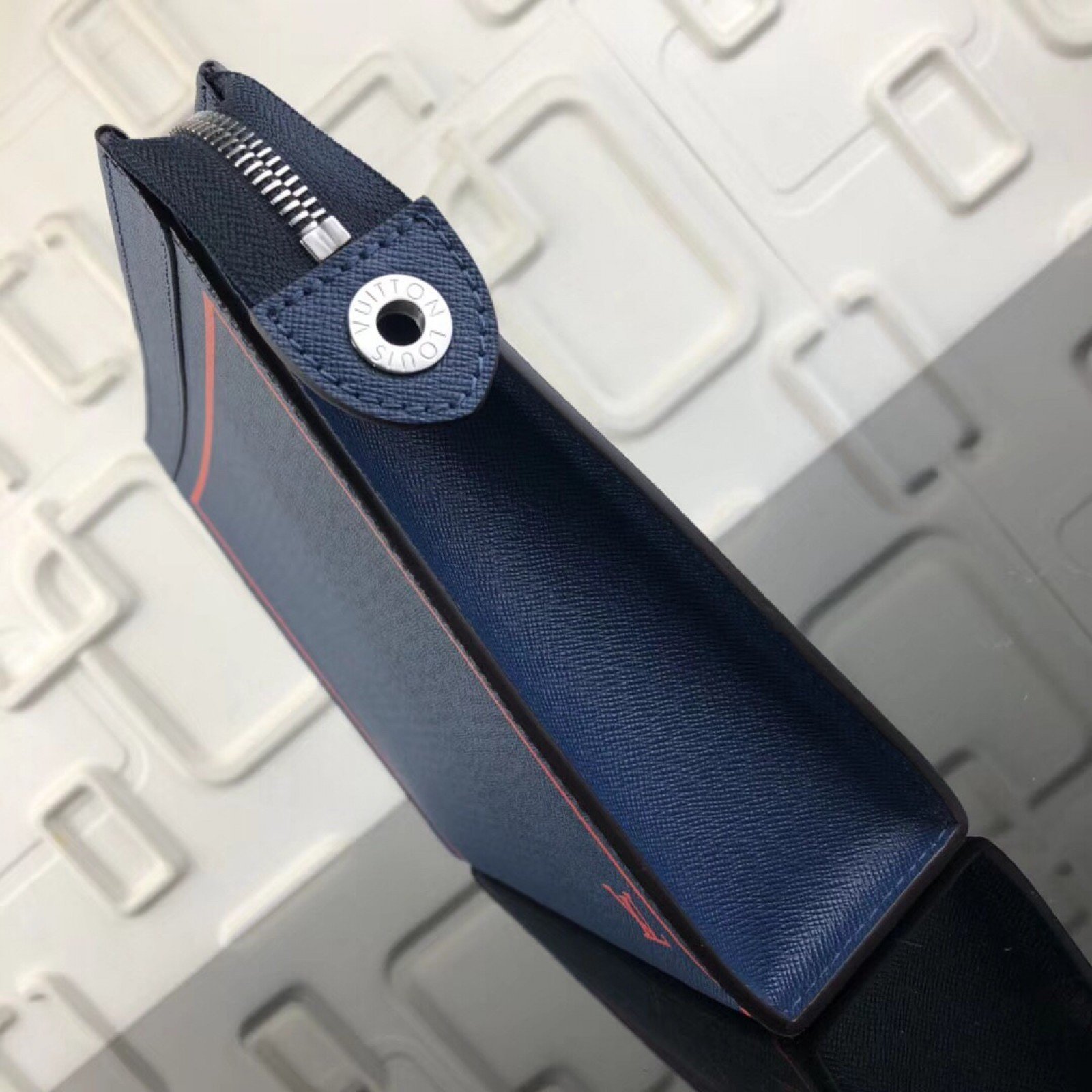 LV POCHETTE VOYAGE M30577