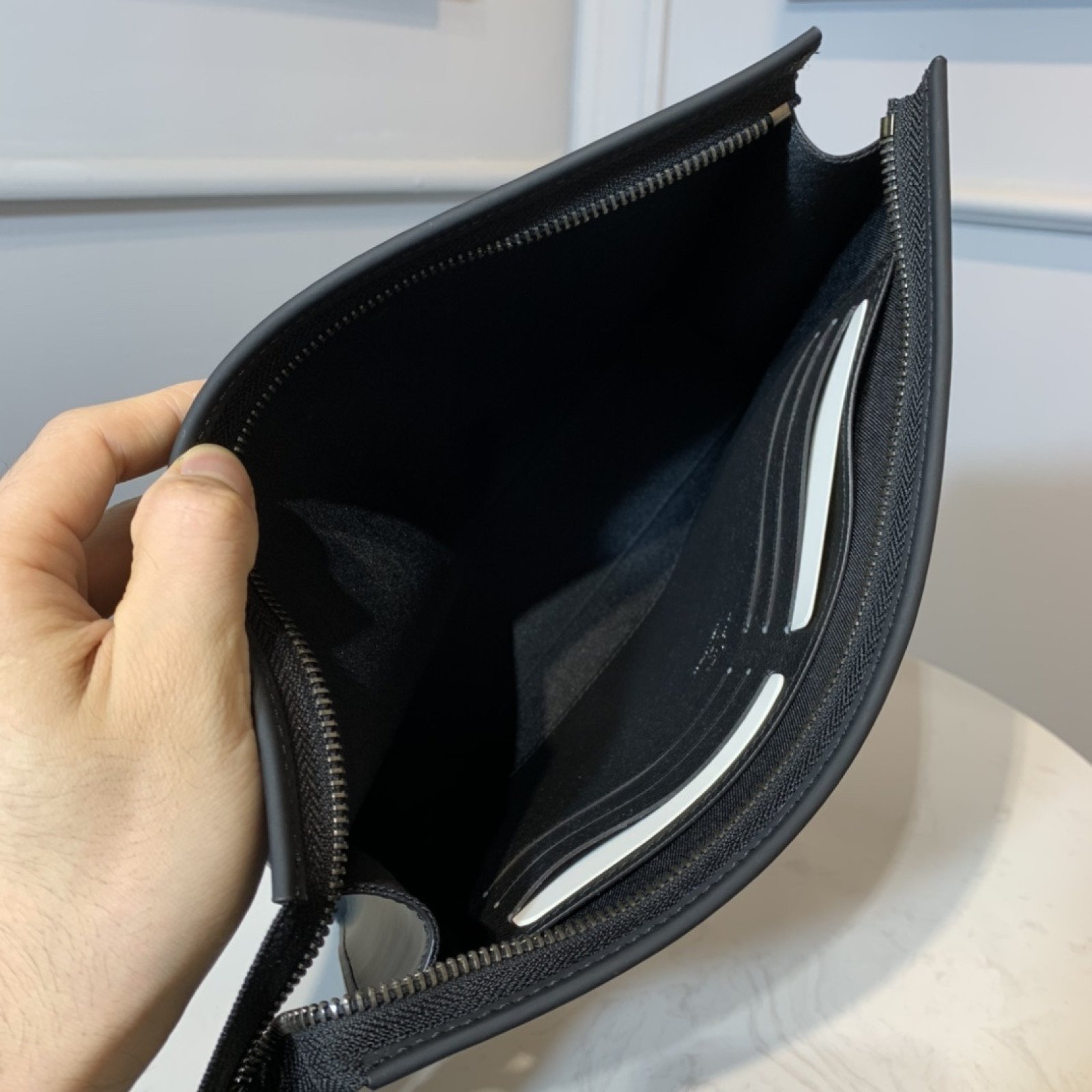 LV POCHETTE VOYAGE M61692CH