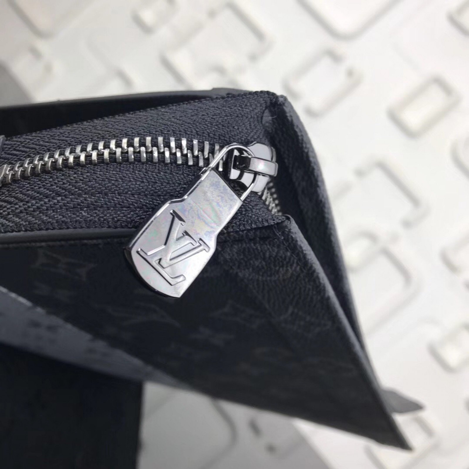 LV POCHETTE VOYAGE M63039