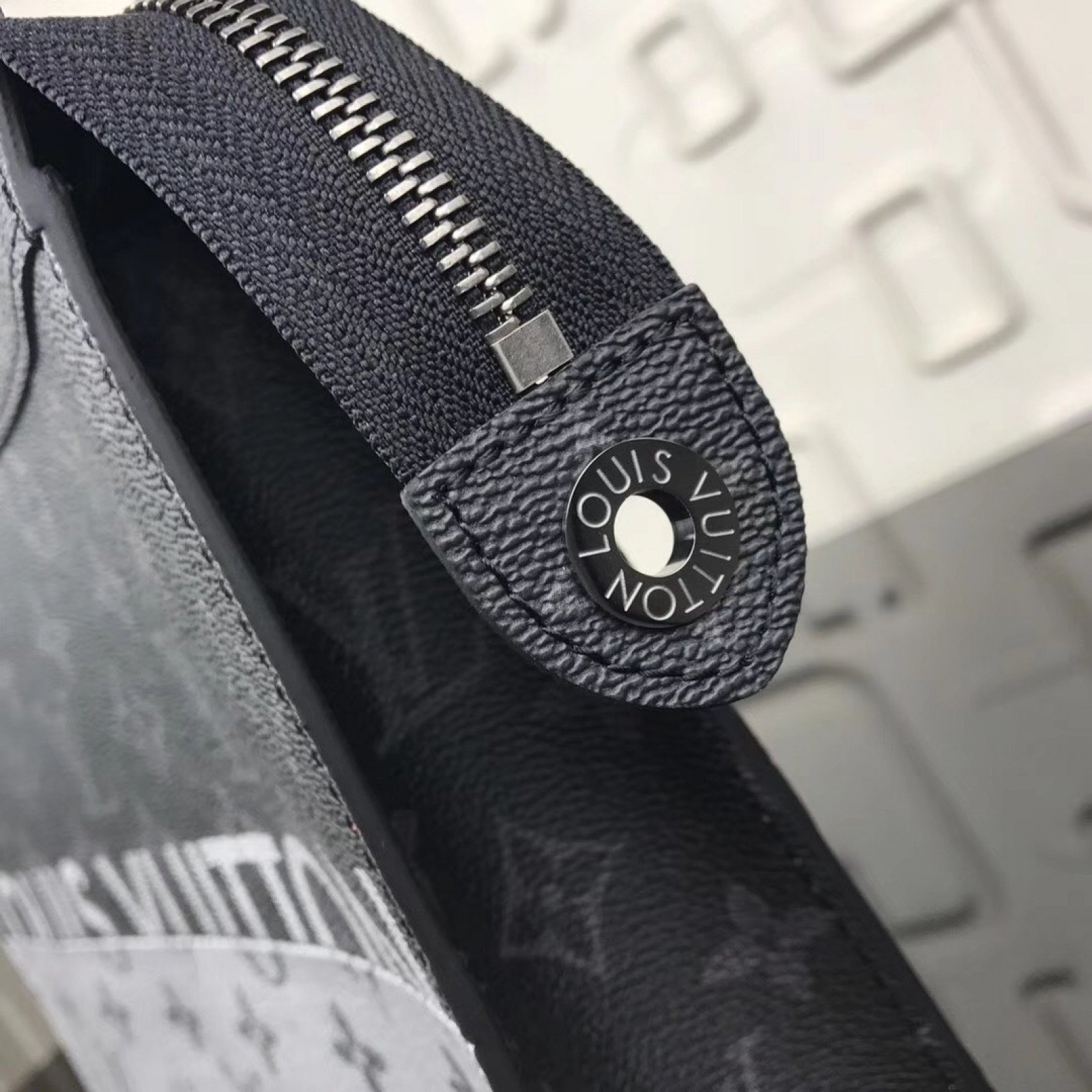LV POCHETTE VOYAGE M63039