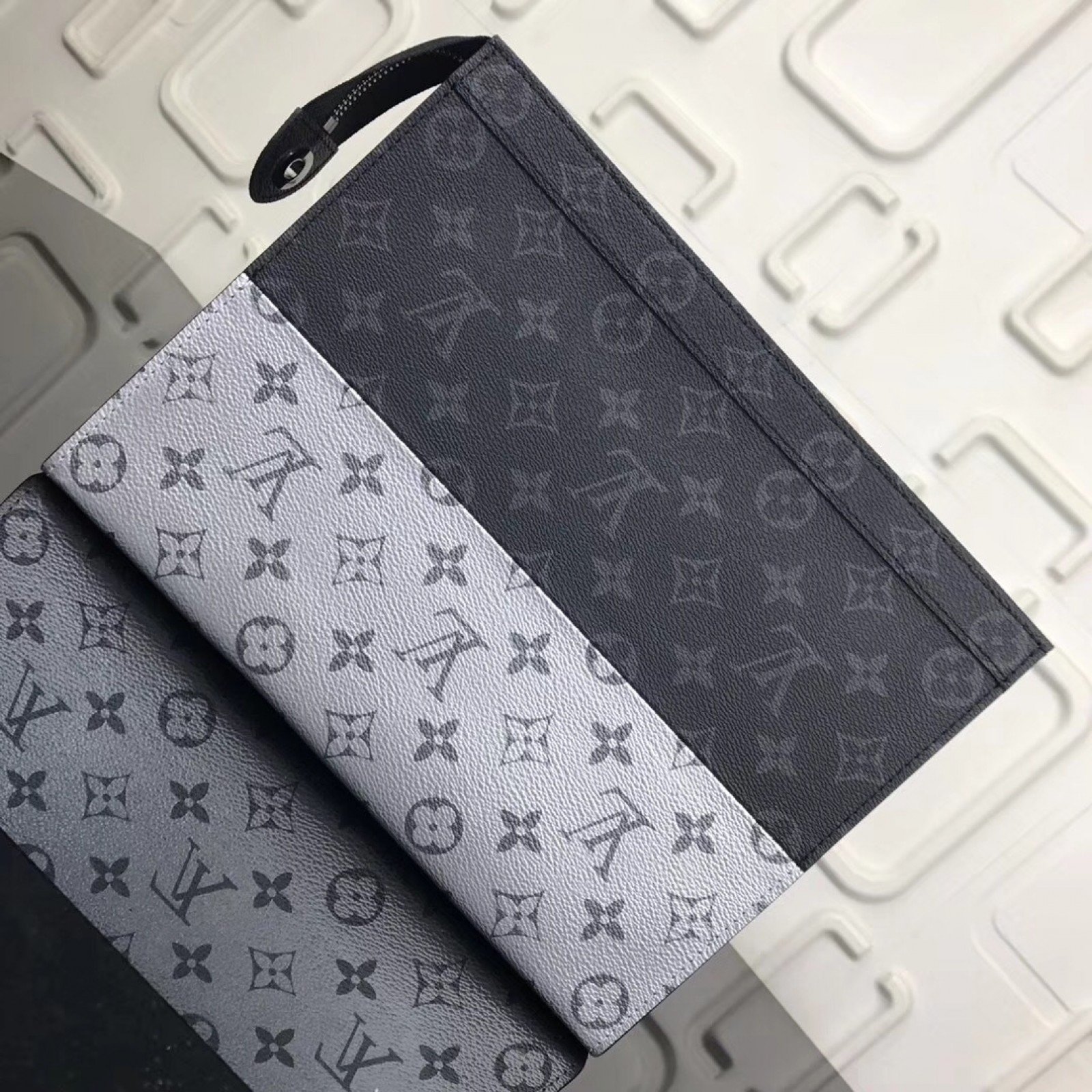 LV POCHETTE VOYAGE M63039