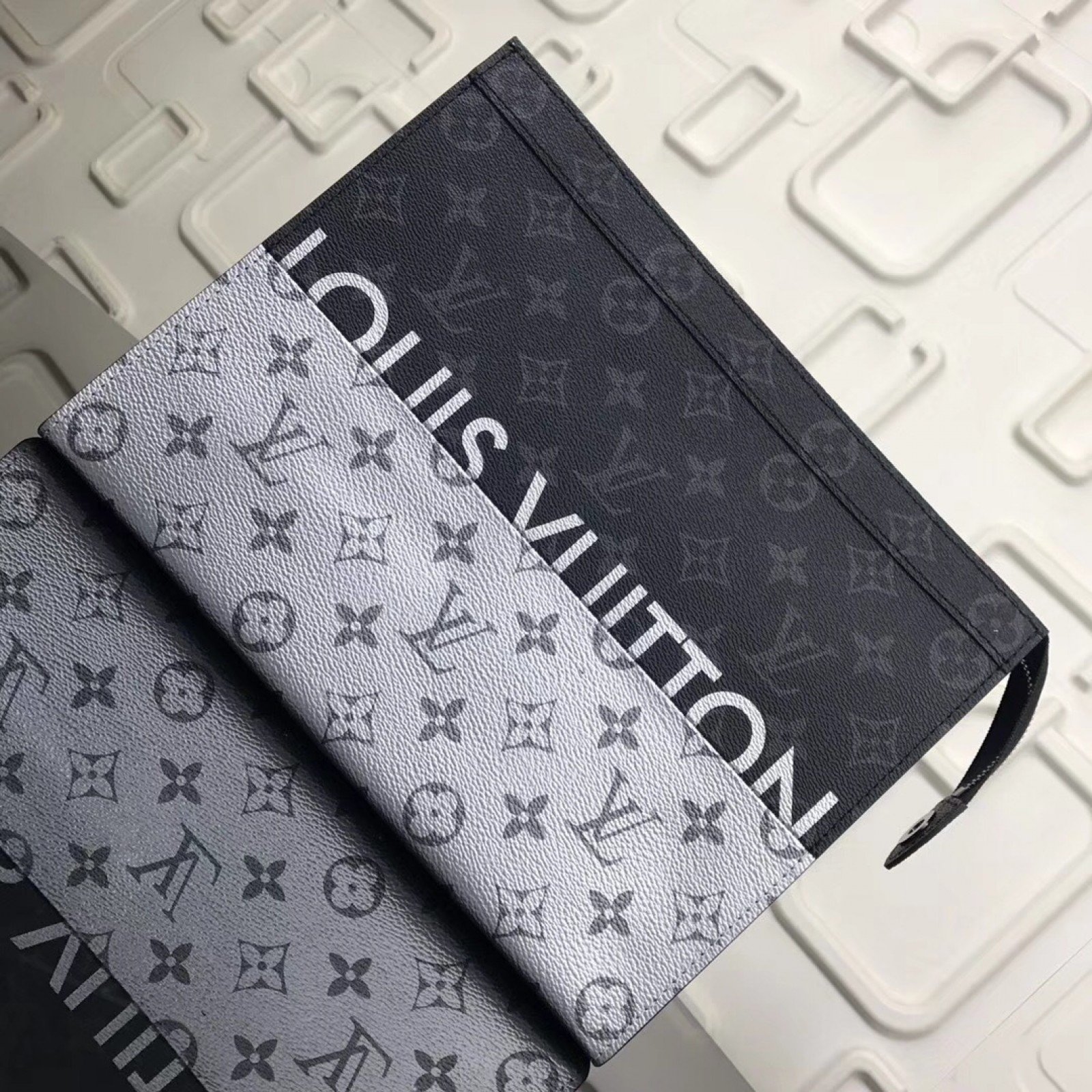 LV POCHETTE VOYAGE M63039