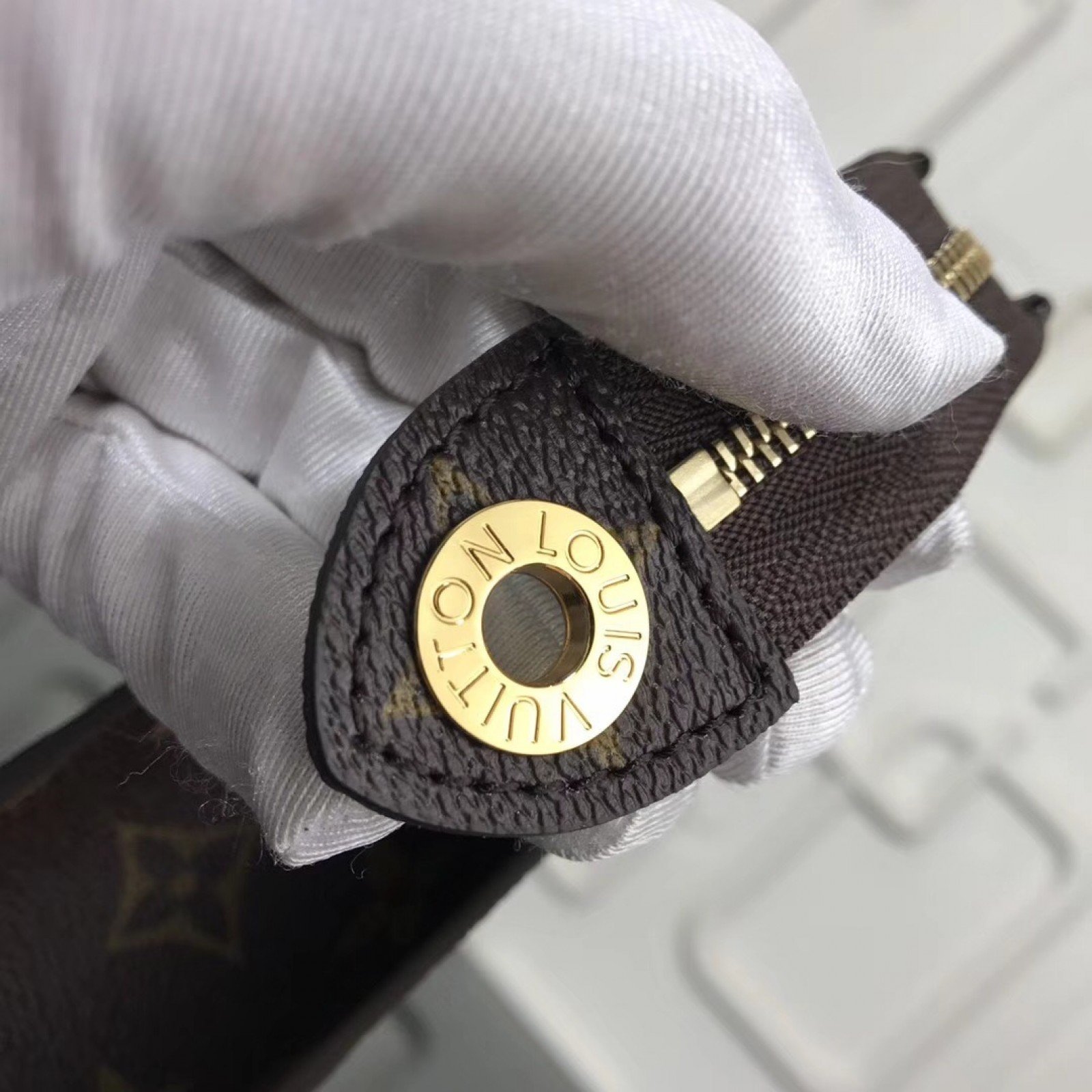 LV POCHETTE VOYAGE M63039