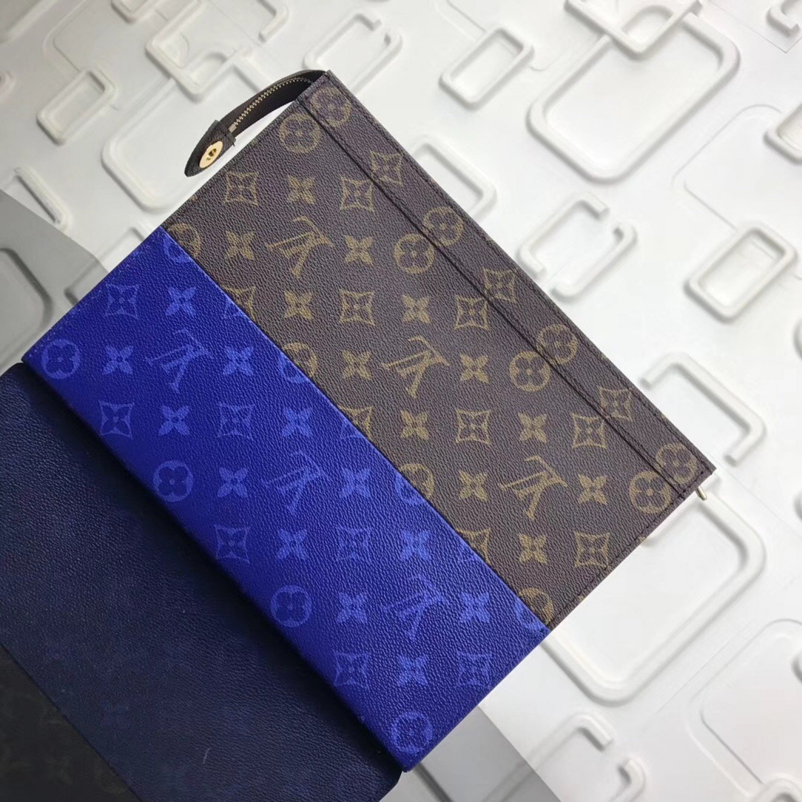 LV POCHETTE VOYAGE M63039