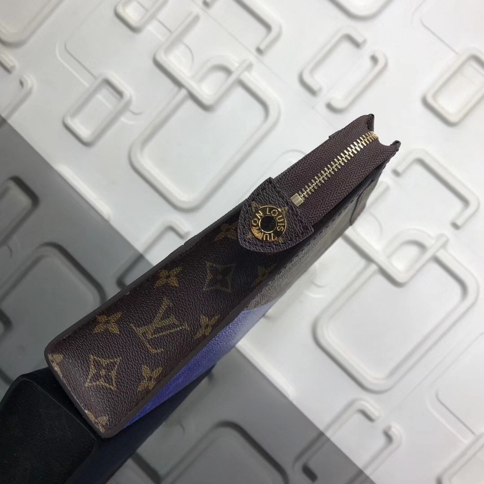 LV POCHETTE VOYAGE M63039