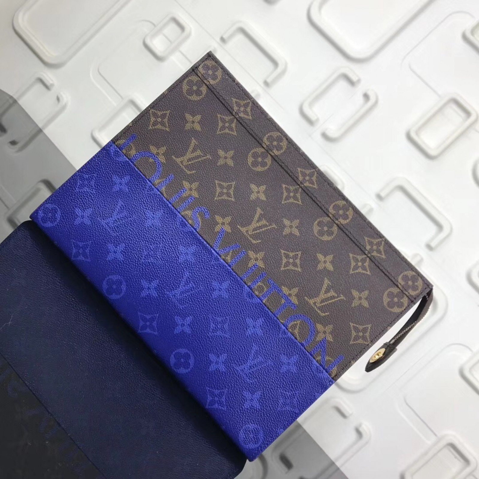 LV POCHETTE VOYAGE M63039