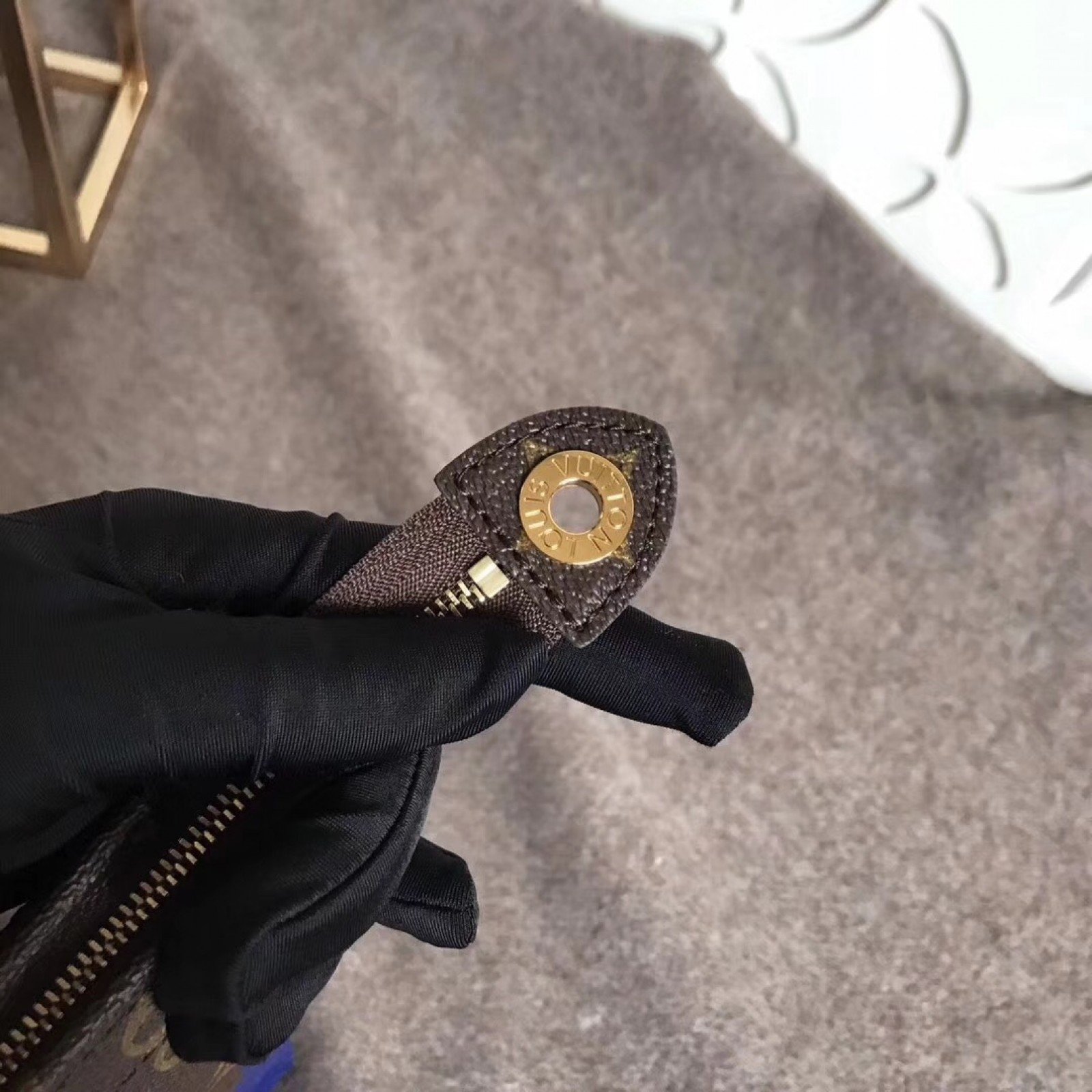 LV POCHETTE VOYAGE M63066