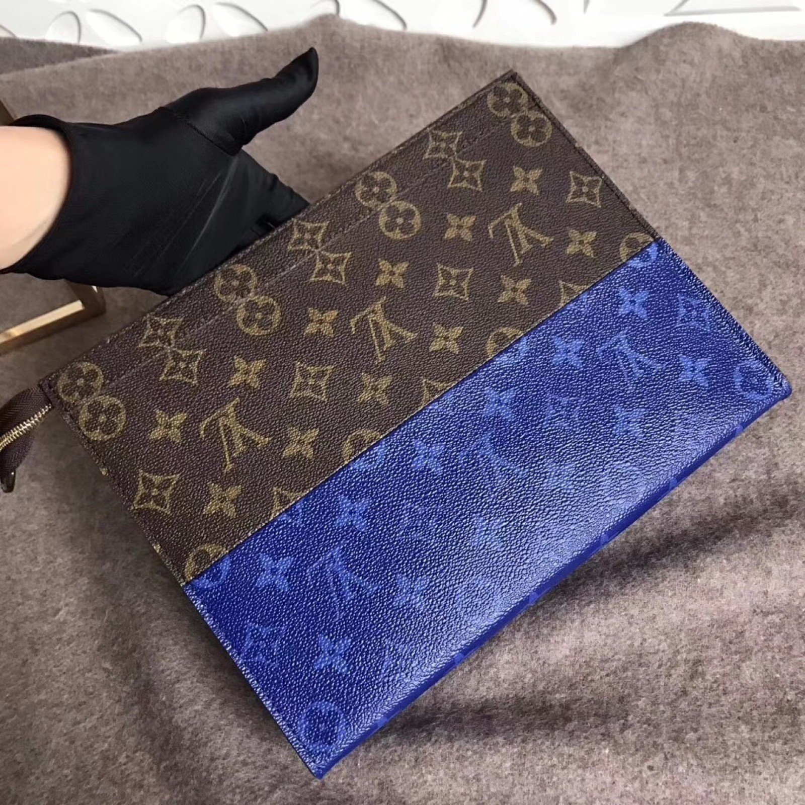 LV POCHETTE VOYAGE M63066