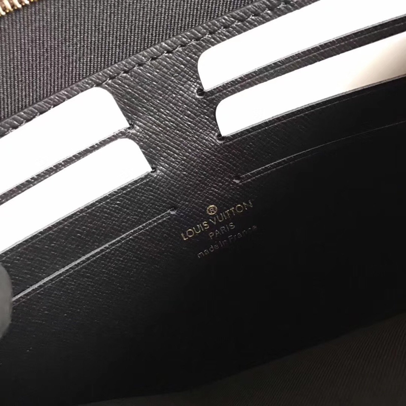 LV POCHETTE VOYAGE M63066