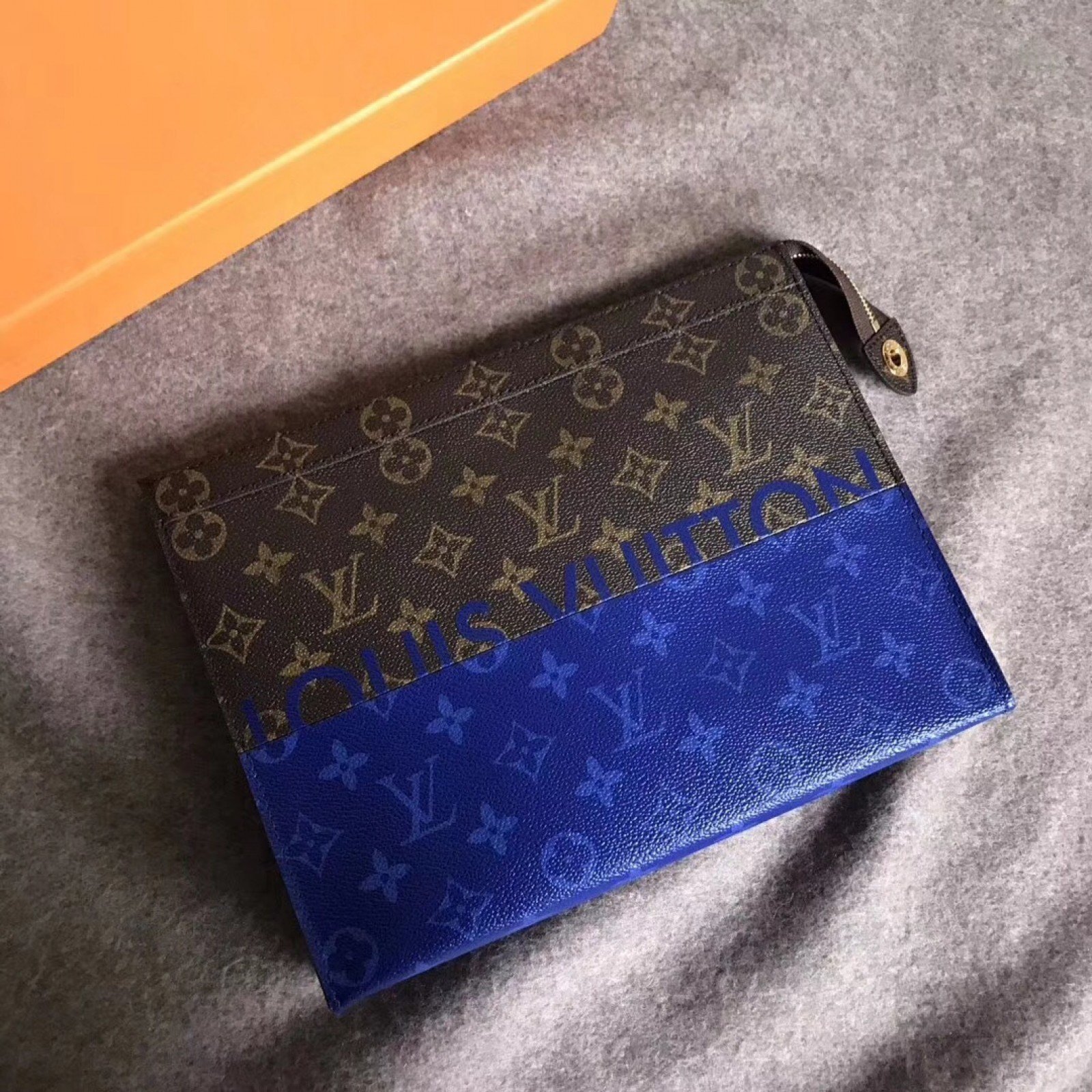 LV POCHETTE VOYAGE M63066