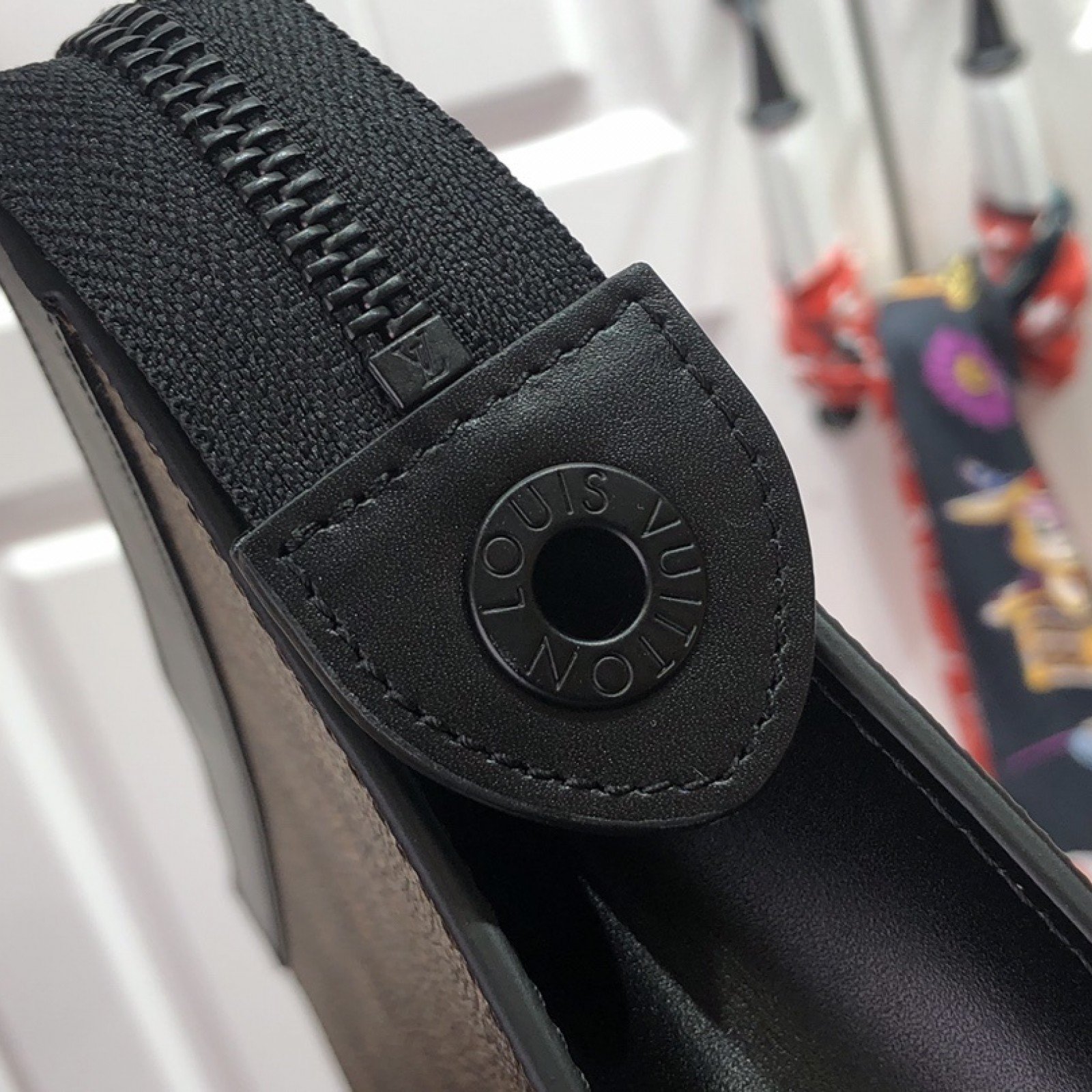 LV POCHETTE VOYAGE M80792