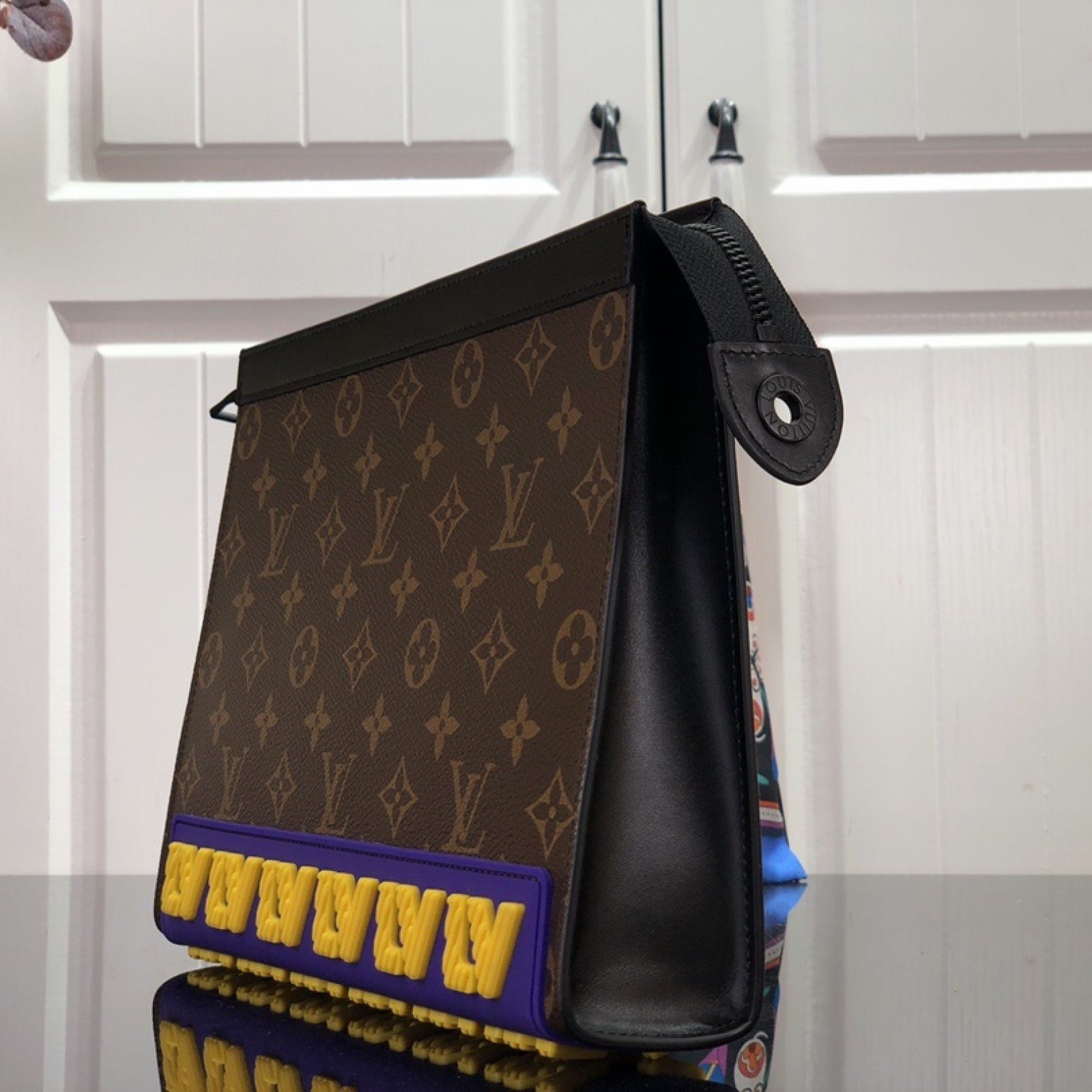 LV POCHETTE VOYAGE M80792
