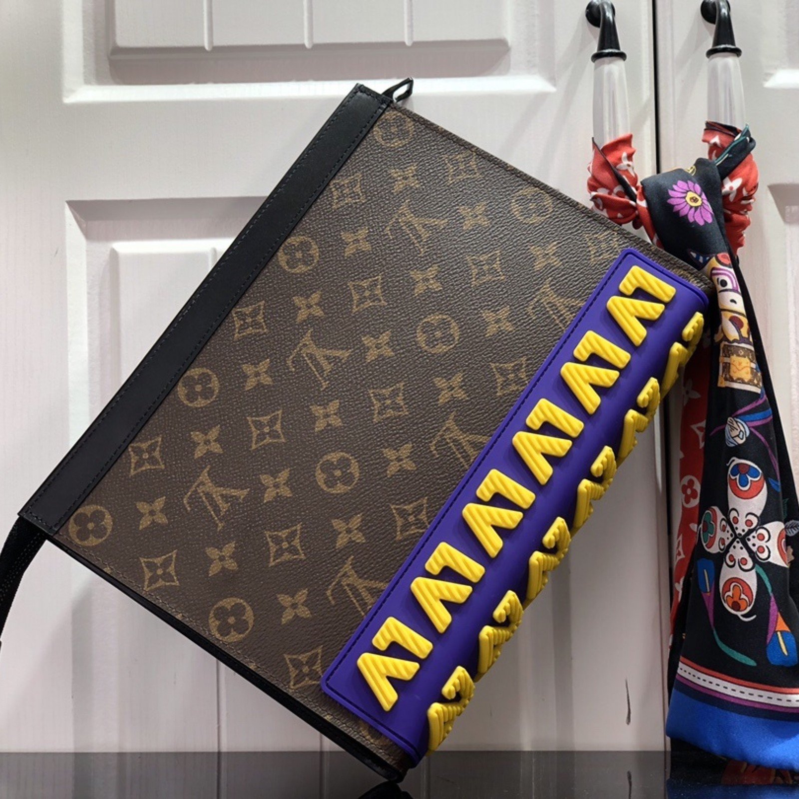 LV POCHETTE VOYAGE M80792