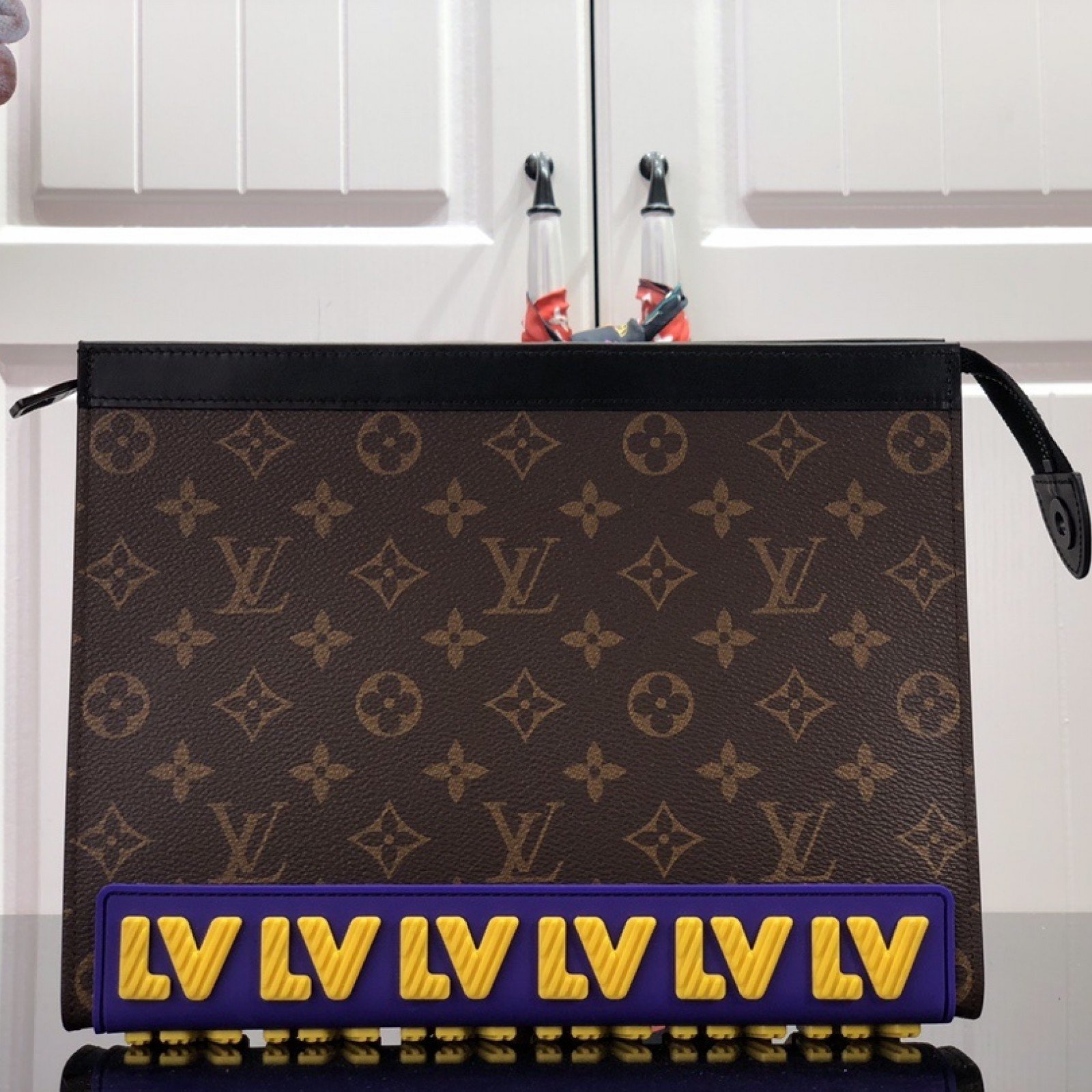 LV POCHETTE VOYAGE M80792