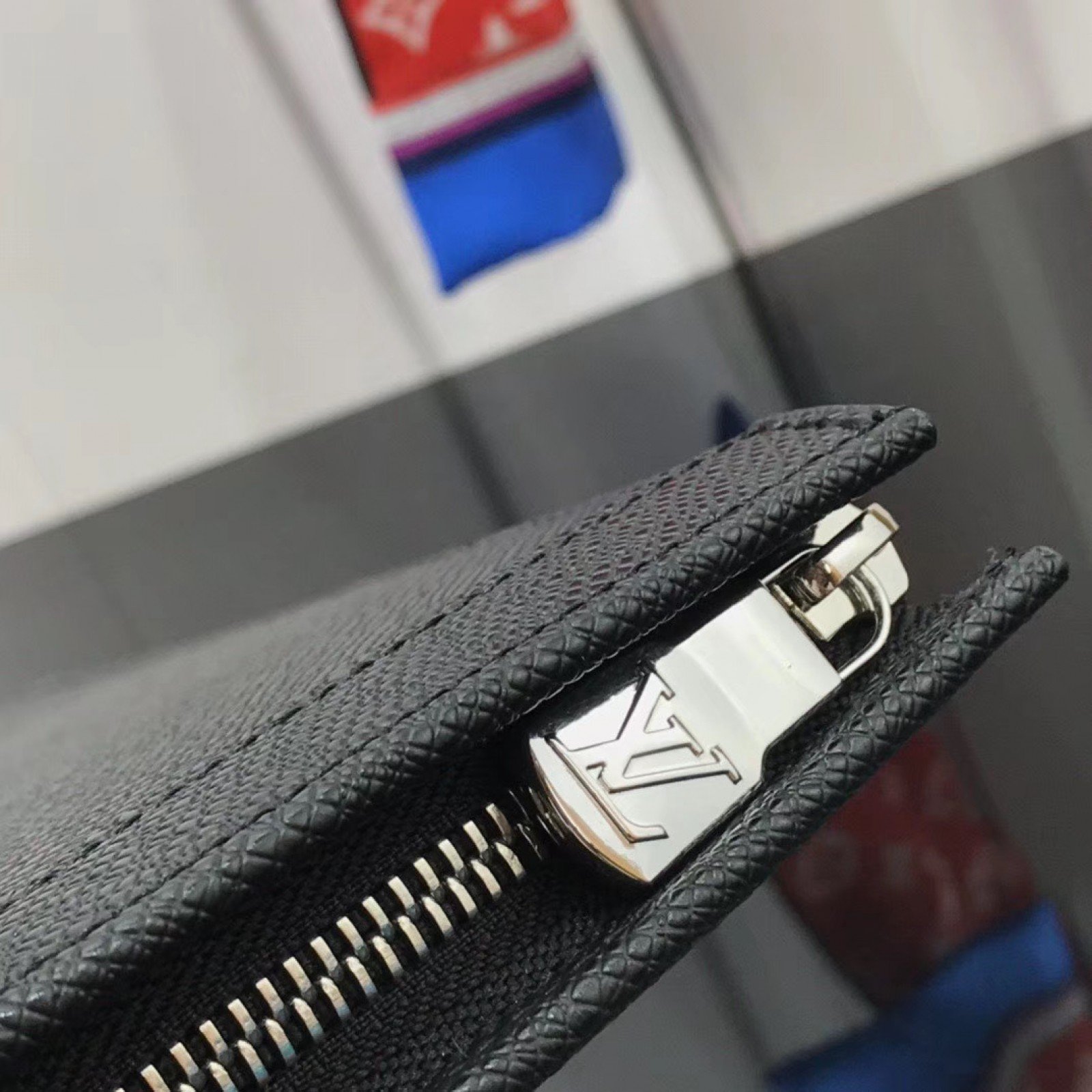 LV POCHETTE VOYAGE MM M30395