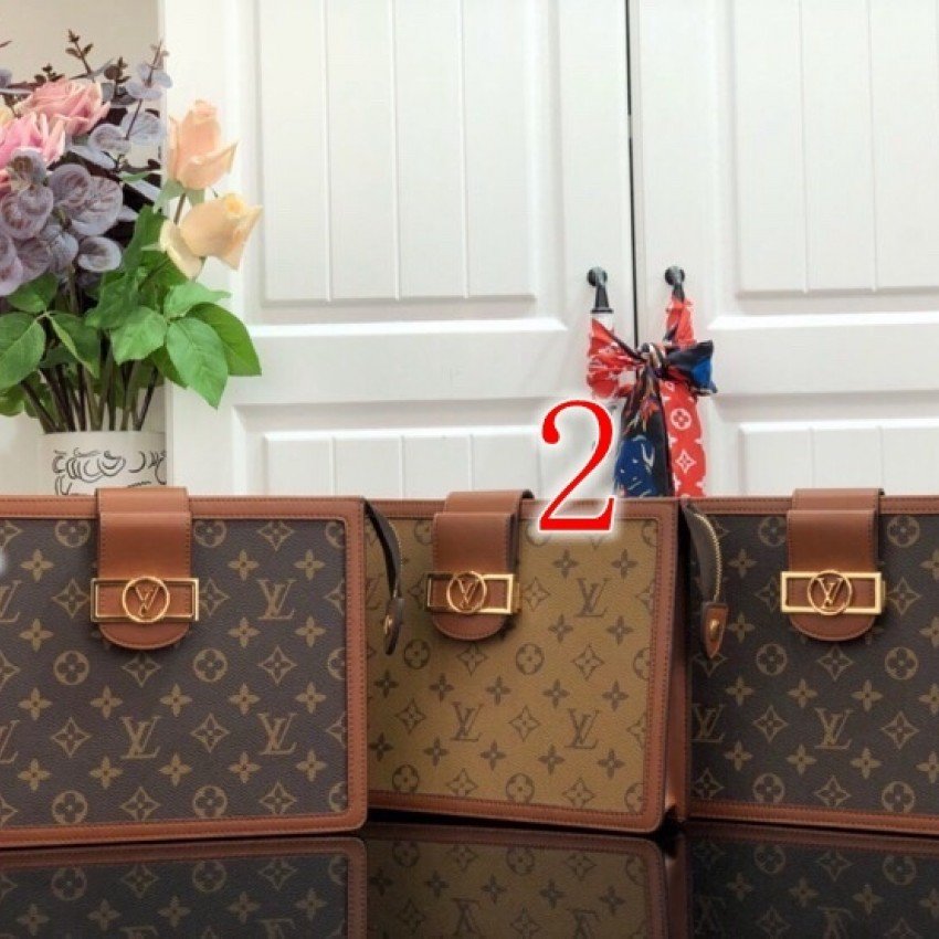 LV POCHETTE VOYAGE MM M44178