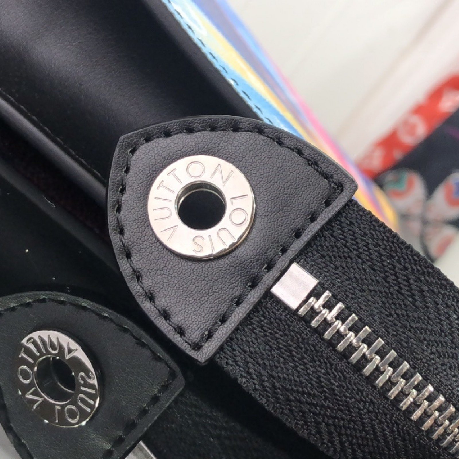 LV POCHETTE VOYAGE MM M47542JG