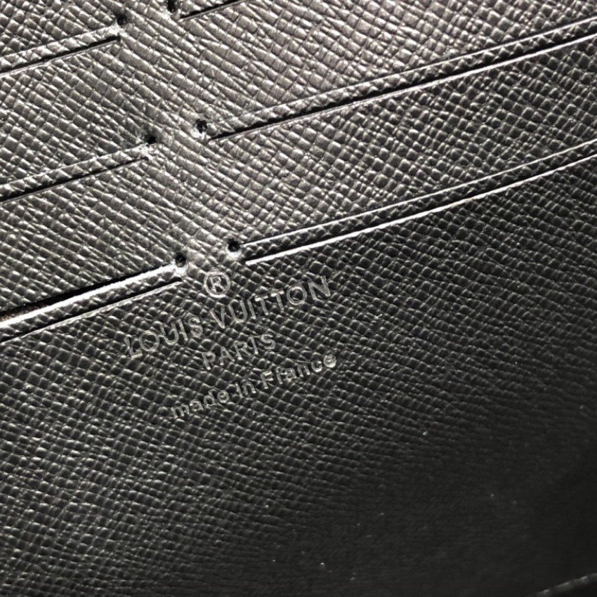 LV POCHETTE VOYAGE MM M47542JG