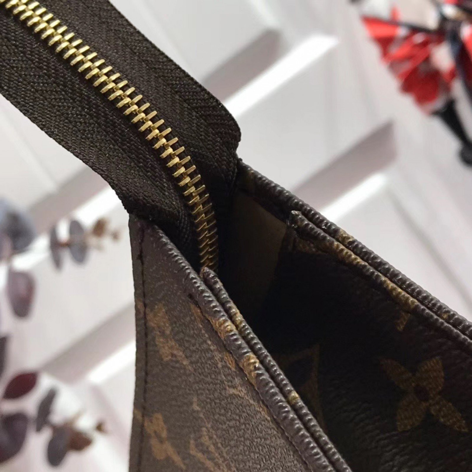 LV POCHETTE VOYAGE MM M47542KQ