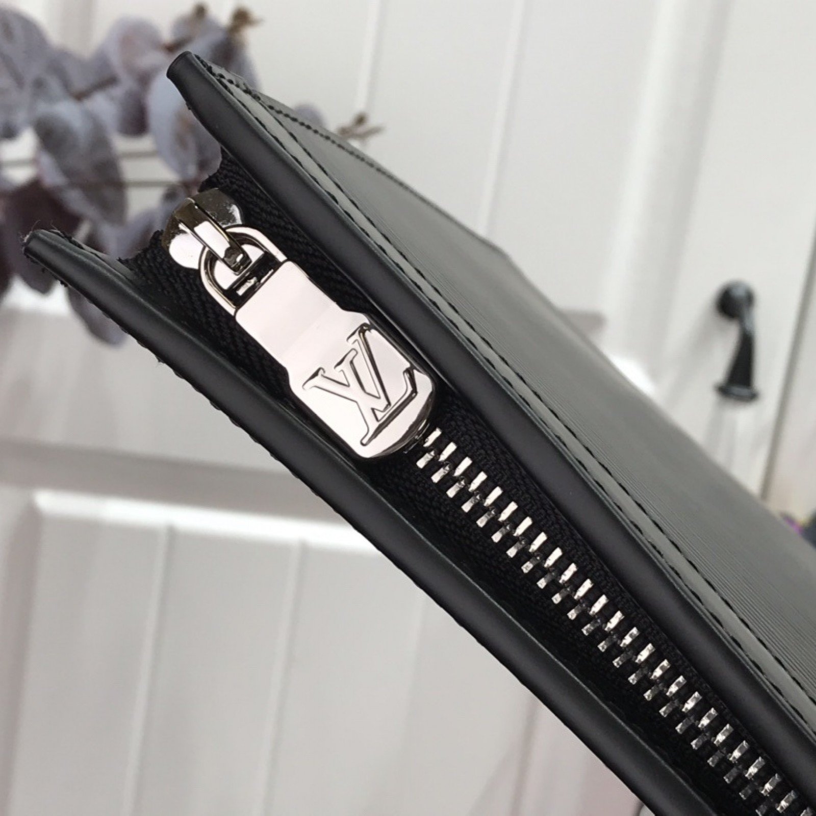 LV POCHETTE VOYAGE MM M56827