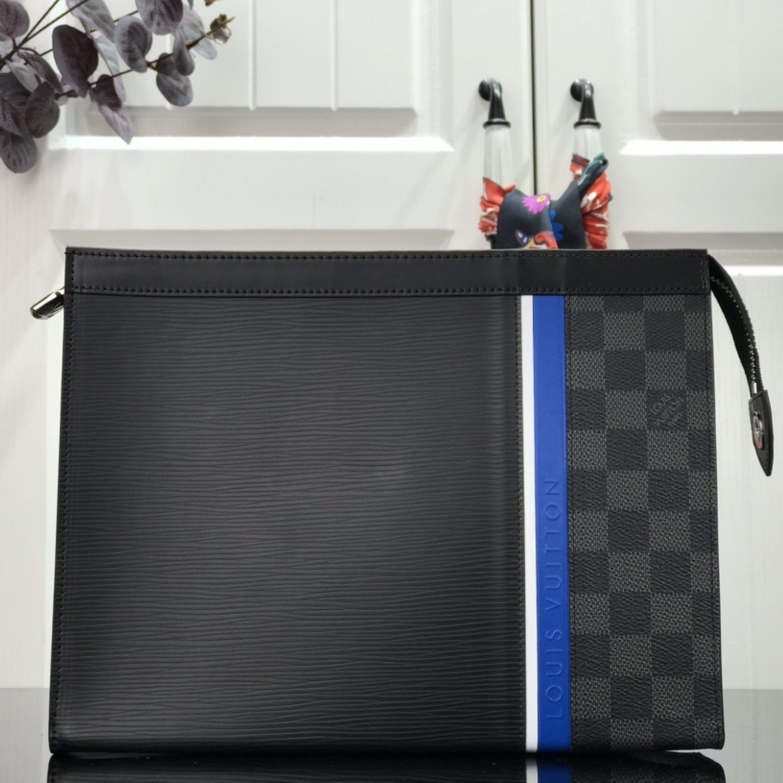 LV POCHETTE VOYAGE MM M56827