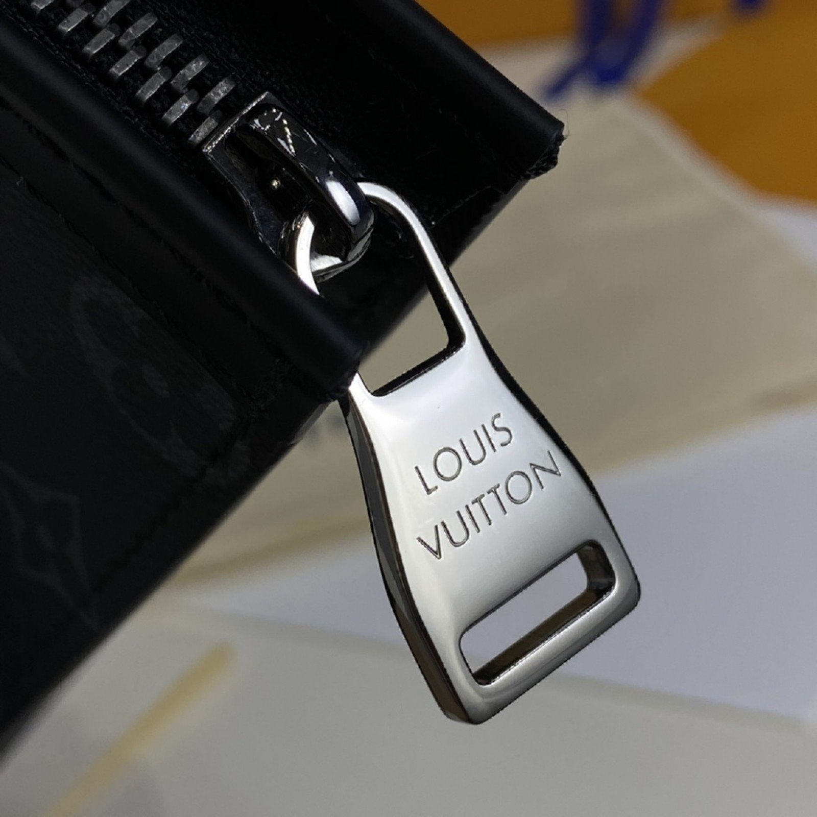 LV POCHETTE VOYAGE MM M61692DX