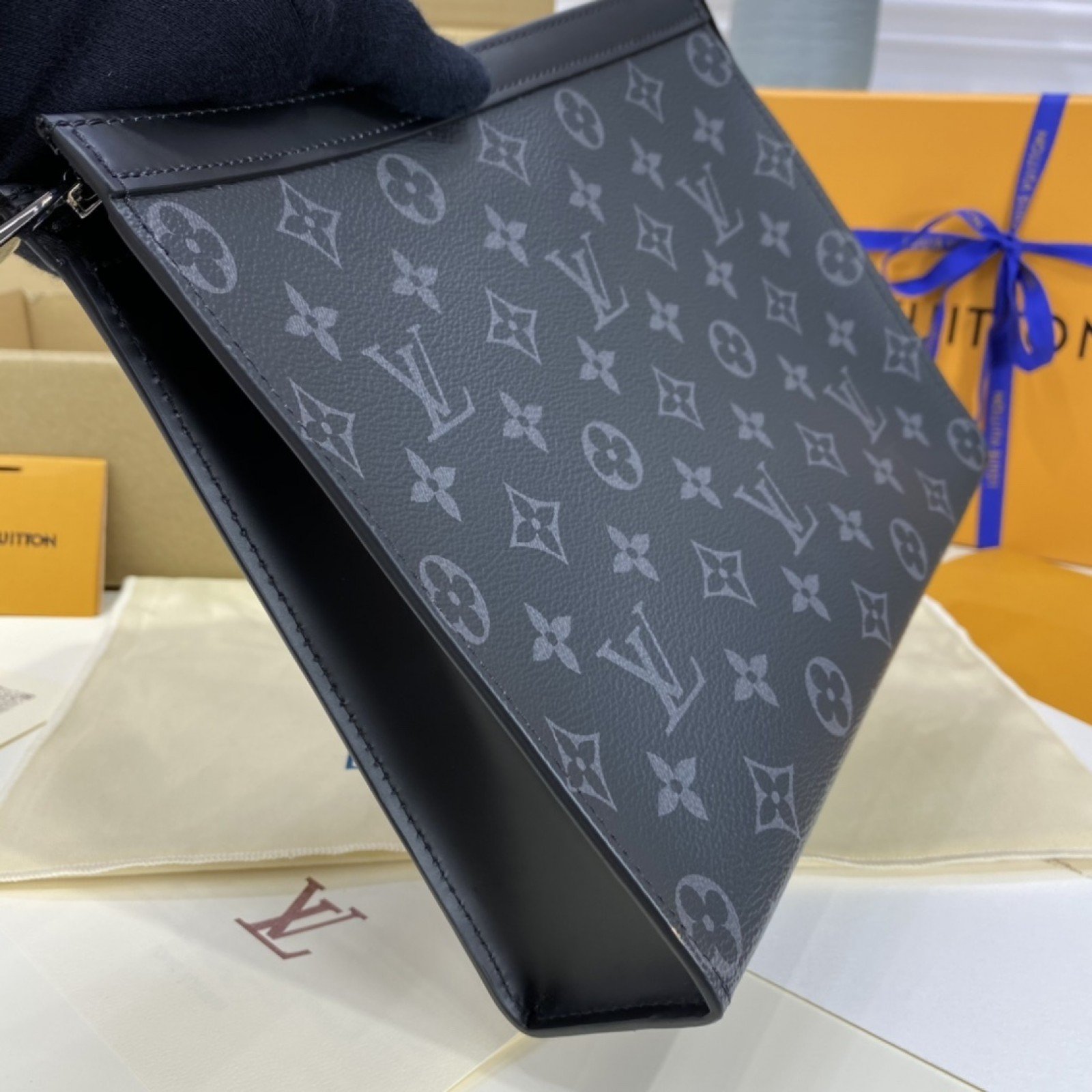 LV POCHETTE VOYAGE MM M61692DX