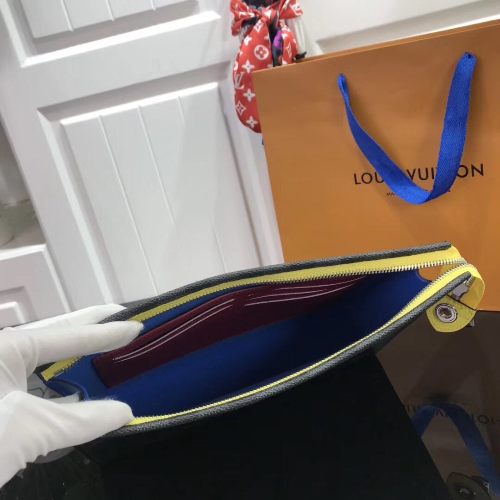 LV POCHETTE VOYAGE MM M67899