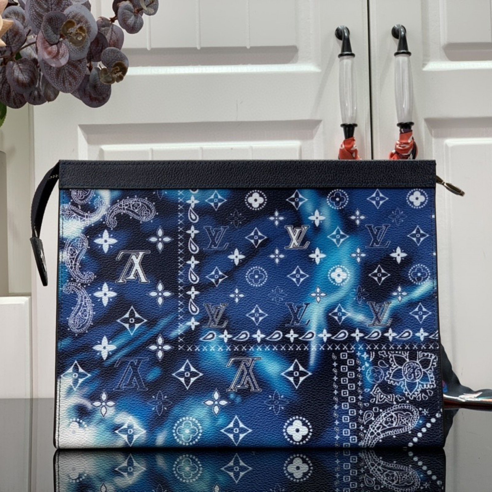 LV POCHETTE VOYAGE MM M81442
