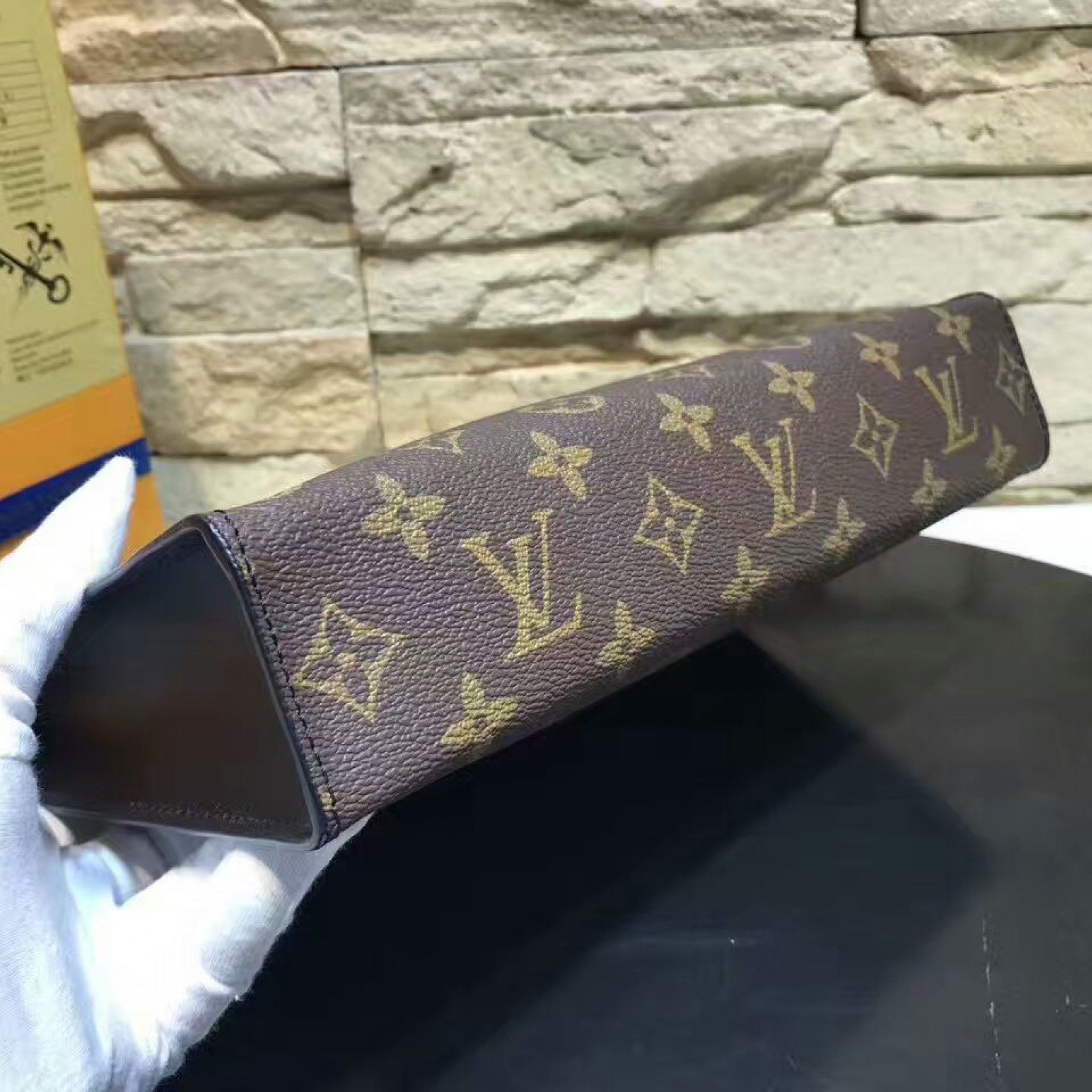 LV POCHETTE VOYAGE MM N61692