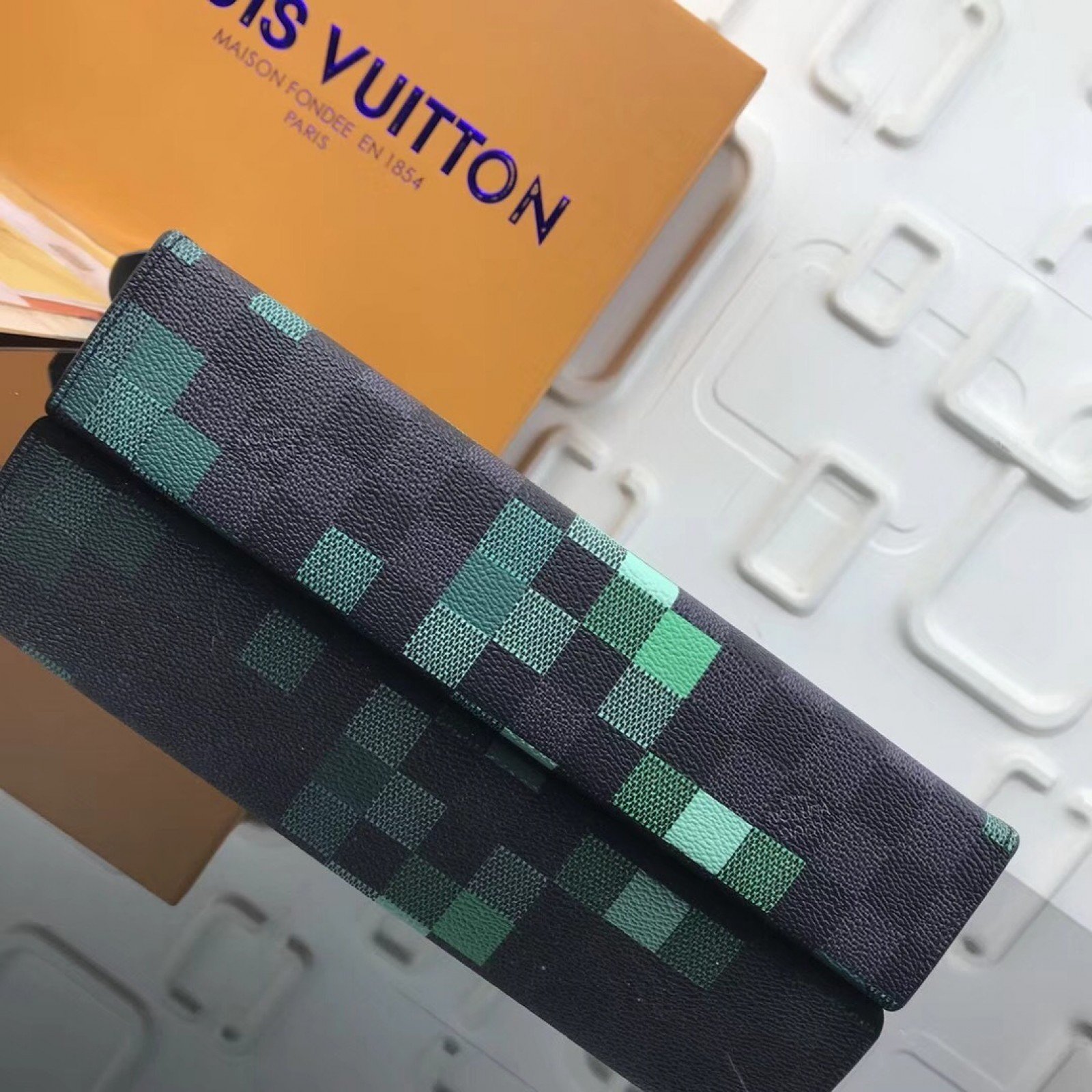 LV POCHETTE VOYAGE N41696CG