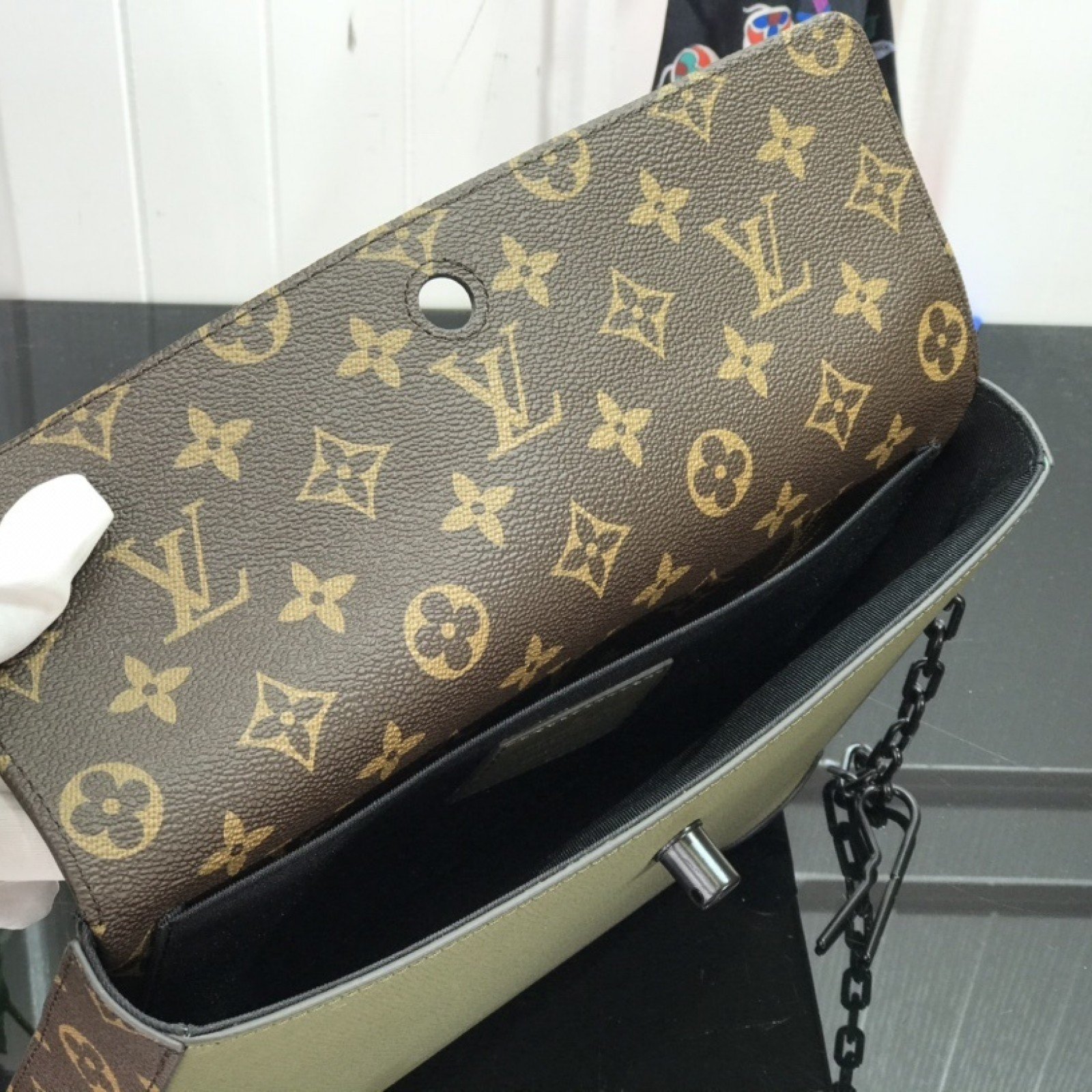 LV POCHETTE VOYAGE STEAMER M30583