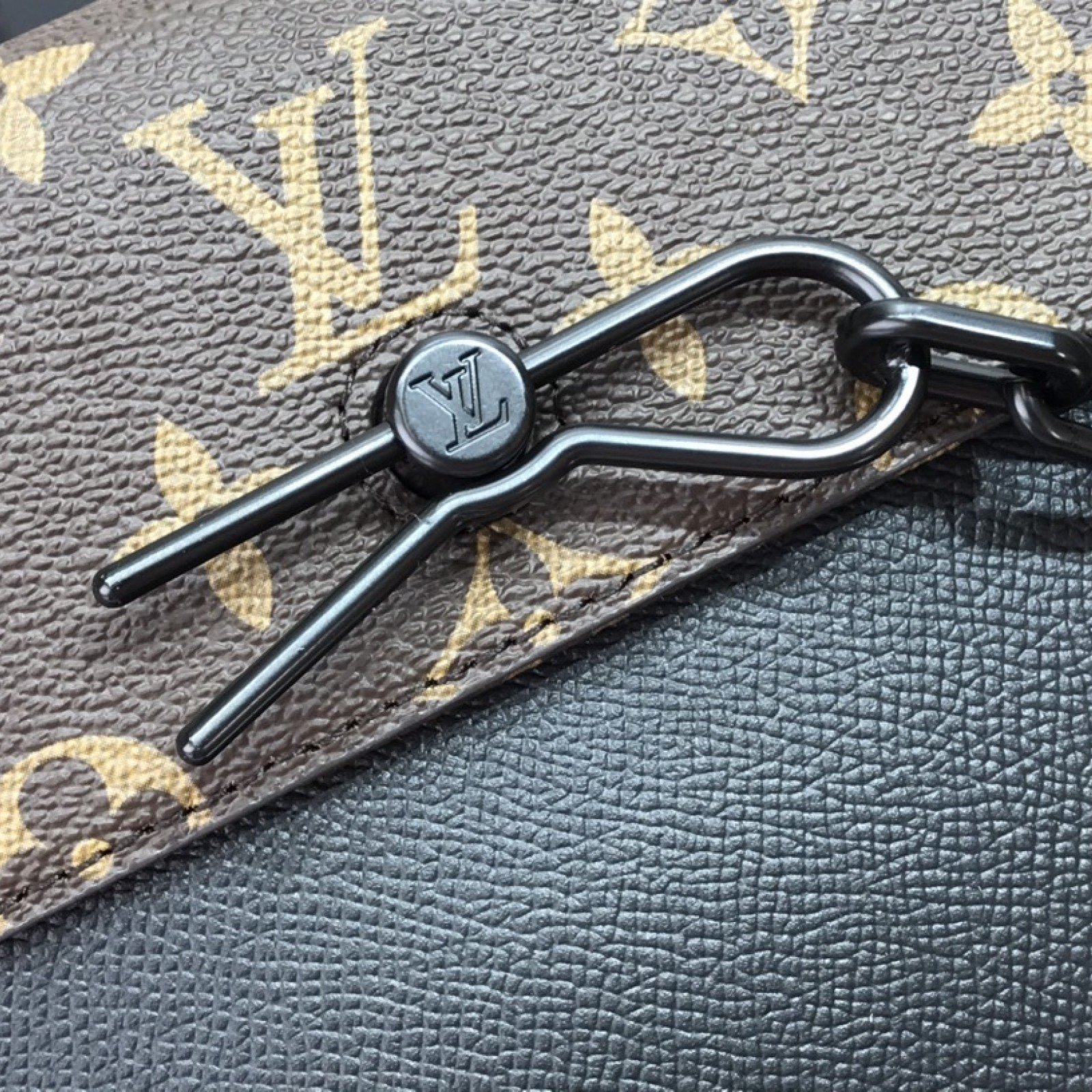 LV POCHETTE VOYAGE STEAMER M30583